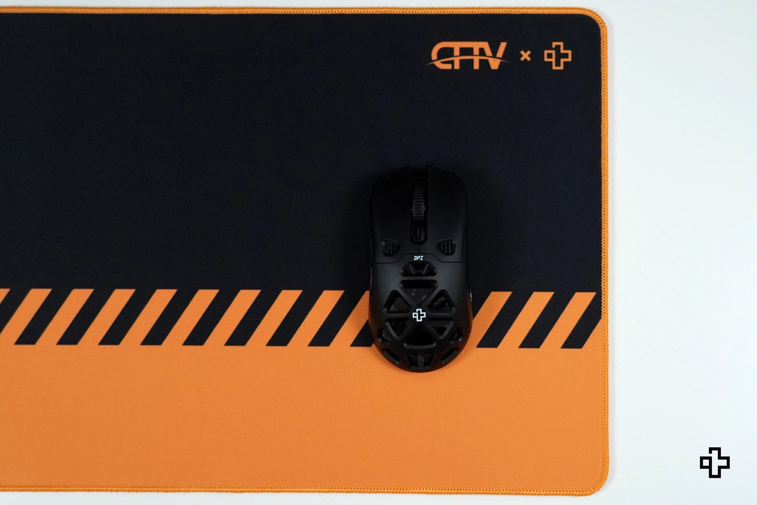 Deskmat Mousepad QwertyKey x ClipFixTV 4mm bordes cosidos