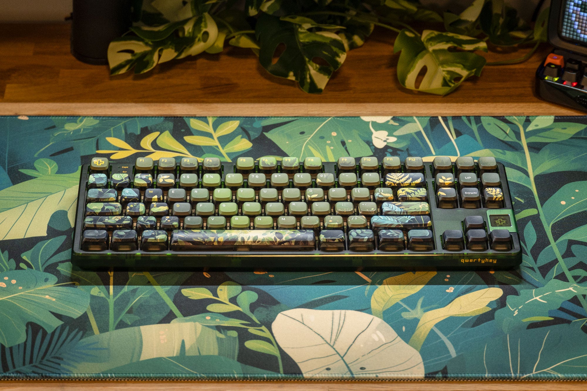QwertyKey80 Leaf Bluetooth Draadloze Hotswap RGB QMK/VIA Gasket Gemonteerde Mechanische Gaming Toetsenbord met Scherm