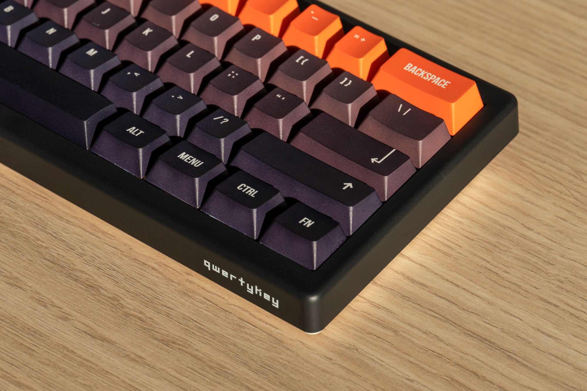QwertyKey61 PRO Neagra Hotswap RGB VIA Gasket Mounted Teclado Mecánico Gaming