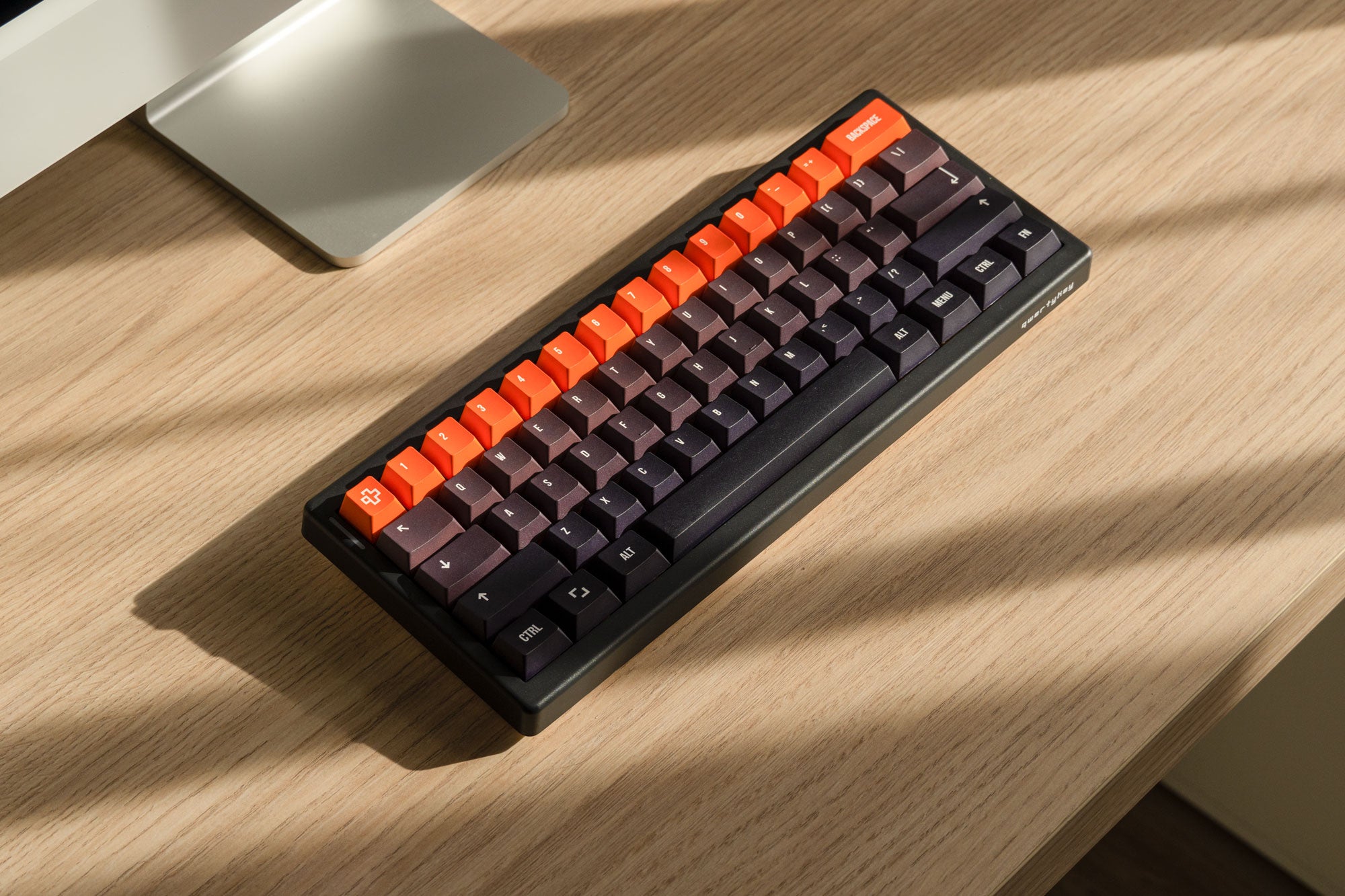 QwertyKey61 PRO Neagra Hotswap RGB VIA Gasket Mounted Teclado Mecánico Gaming