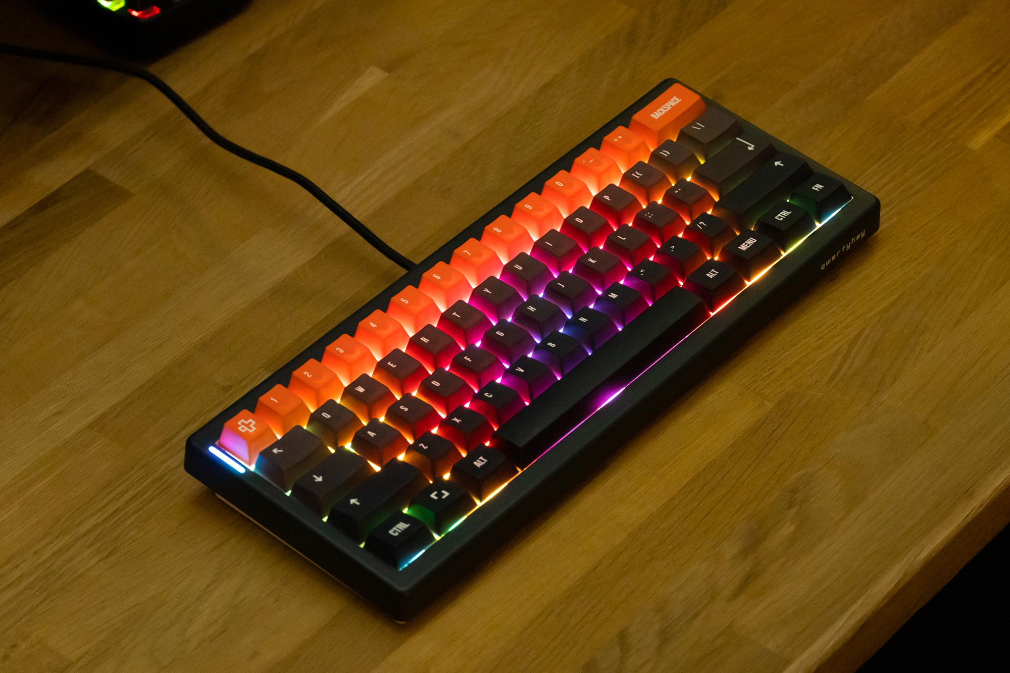 QwertyKey61 PRO Neagra Hotswap RGB VIA Gasket Mounted Teclado Mecánico Gaming
