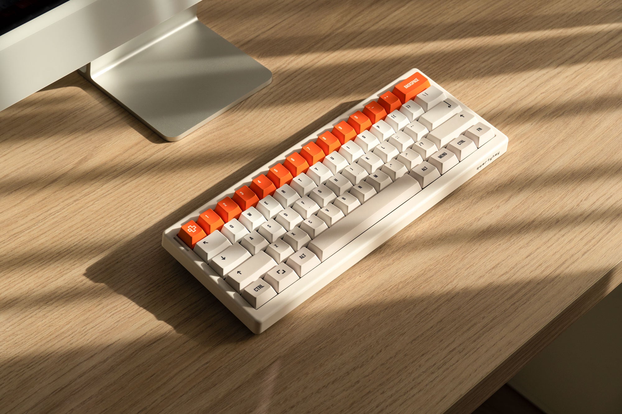 QwertyKey61 PRO Alba Hotswap RGB VIA Gasket Mounted Gaming Tastatur