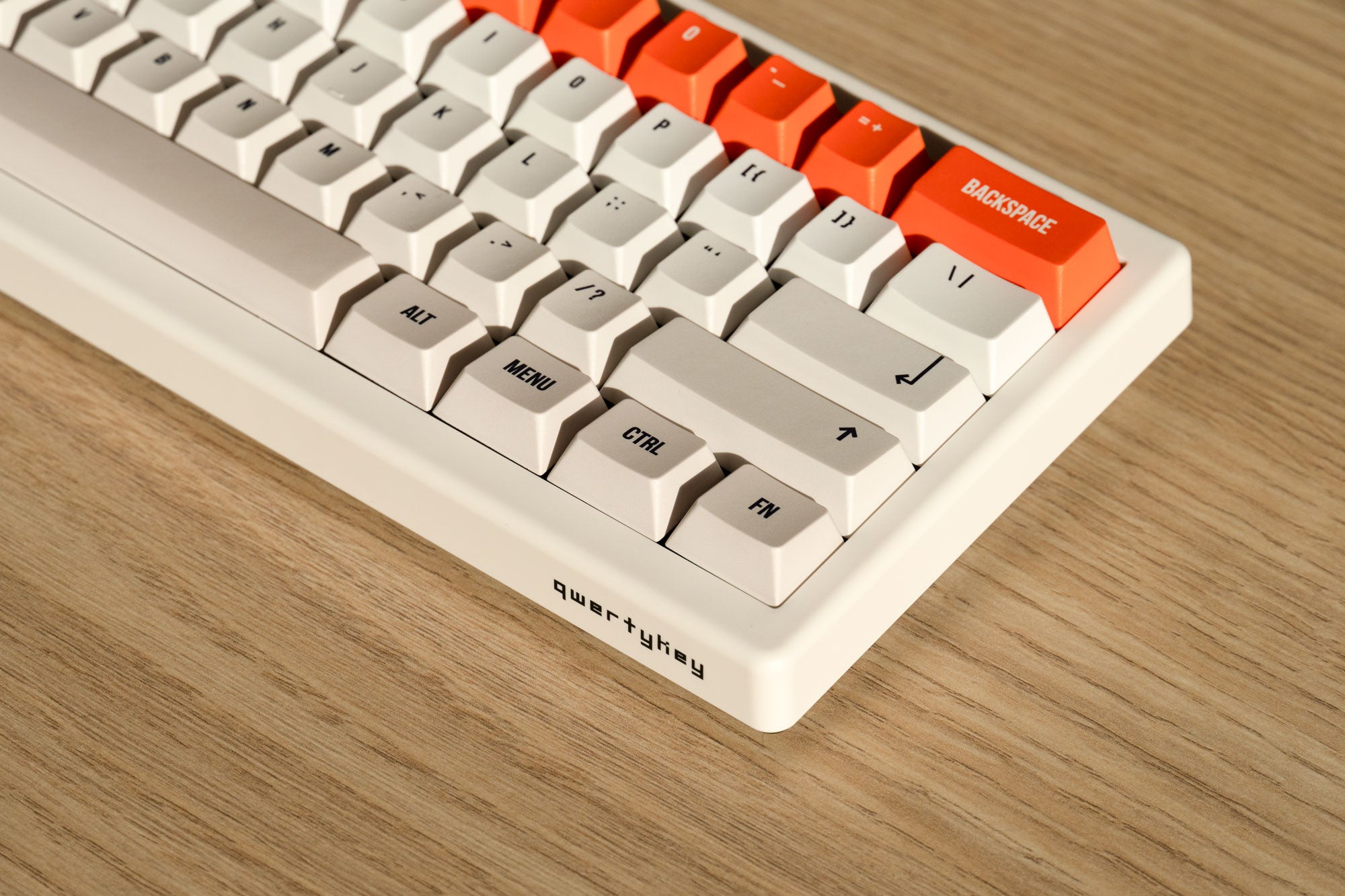 QwertyKey61 PRO Alba Hotswap RGB VIA Gasket Mounted Gaming Tastatur