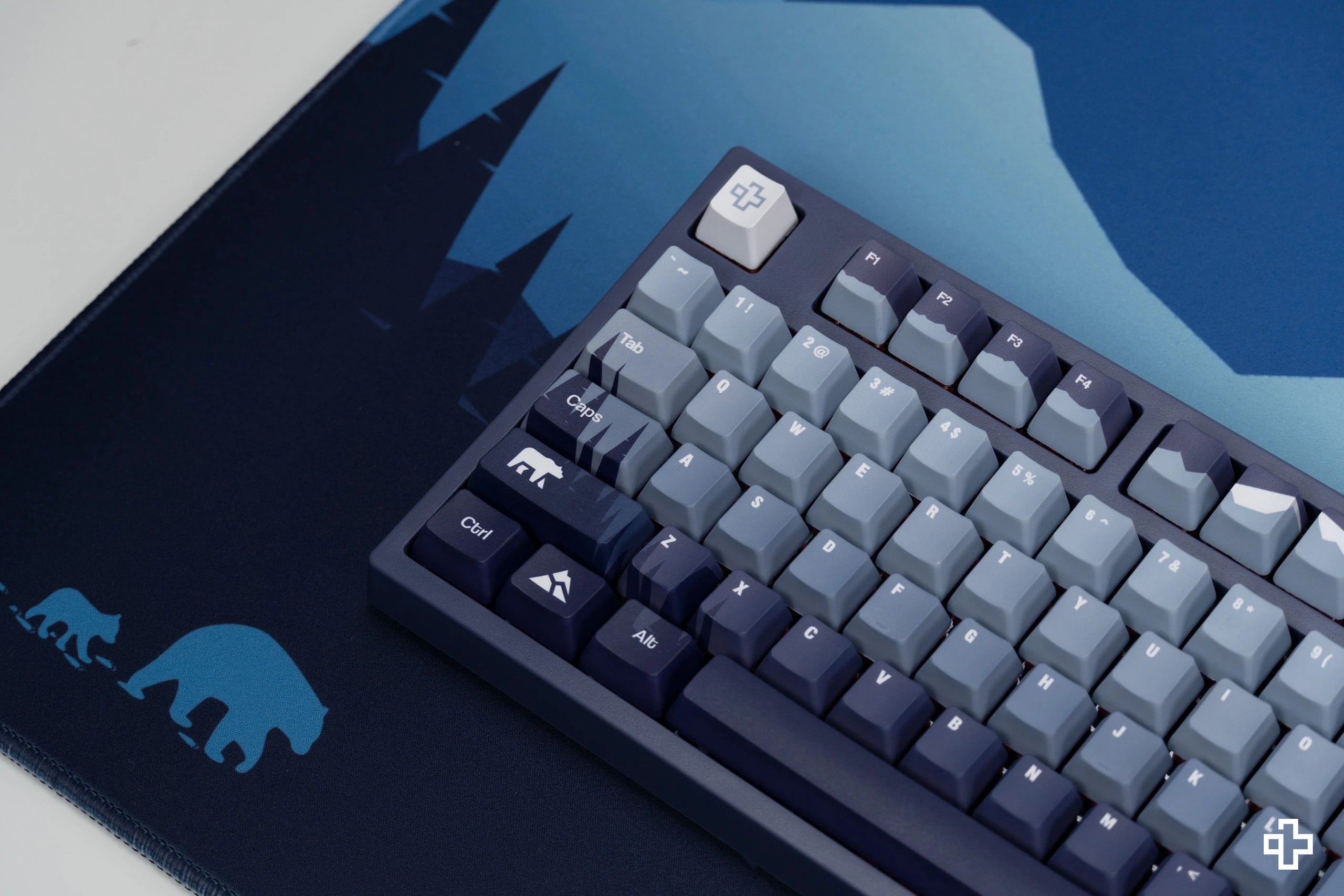 Deskmat Souris QwertyKey Carpathian 4mm bords cousus