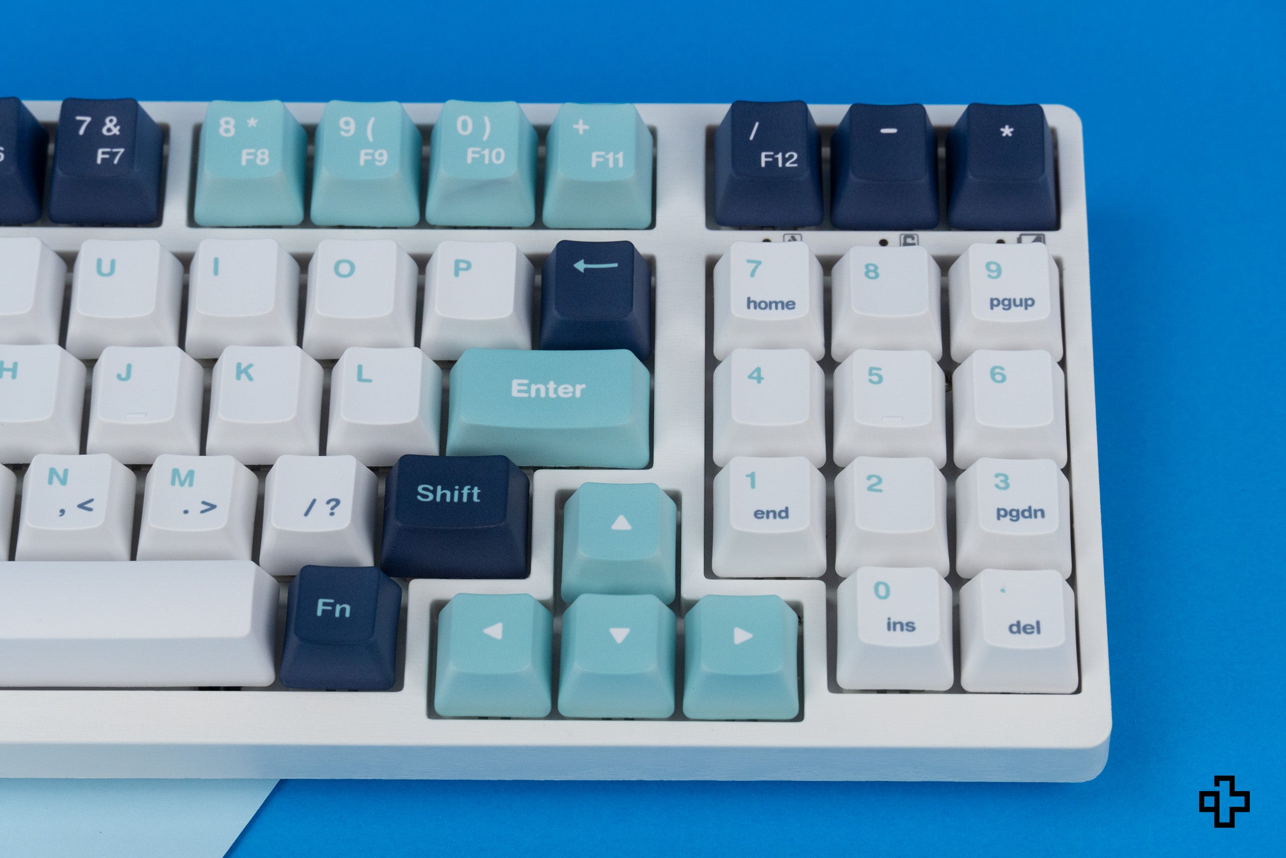 Kit QwertyKey KF1800 White Bluetooth Wireless Hotswap RGB + Key Set