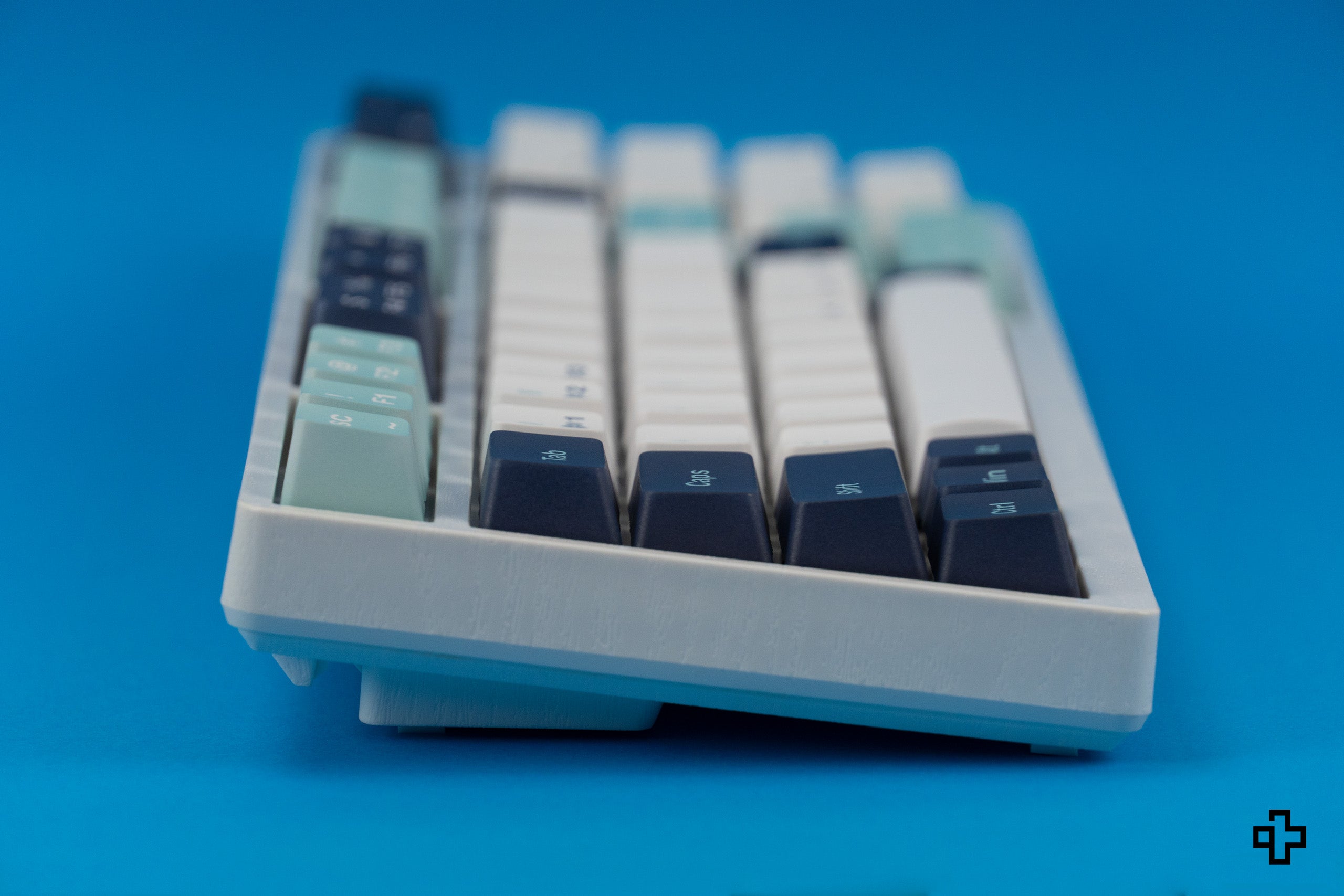 Kit QwertyKey KF1800 White Bluetooth Wireless Hotswap RGB + Key Set