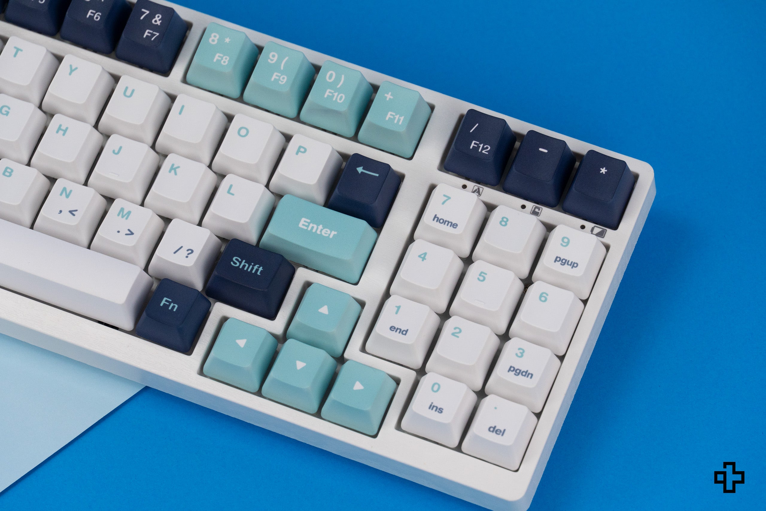 Kit QwertyKey KF1800 White Bluetooth Wireless Hotswap RGB + Key Set