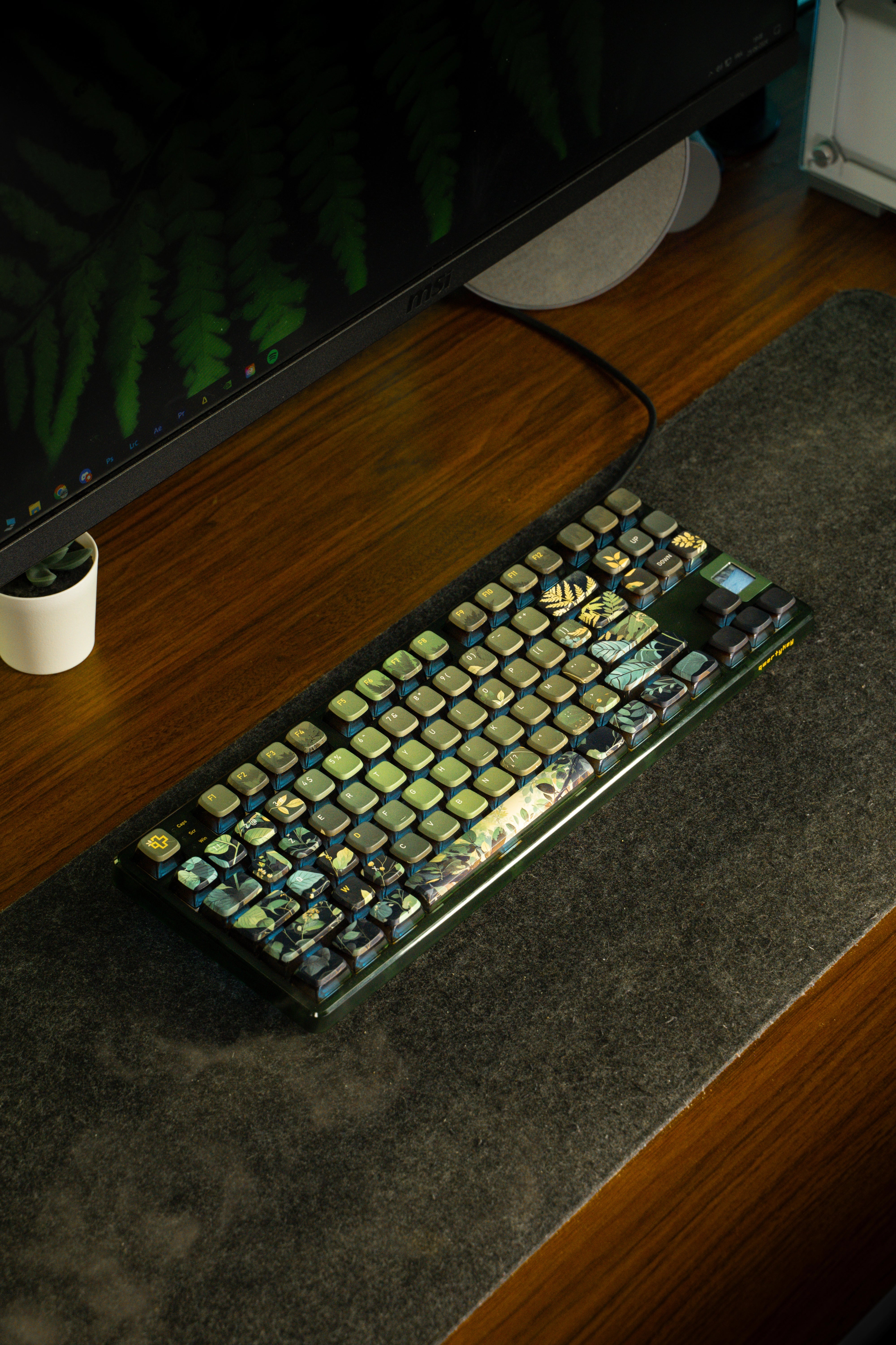 QwertyKey80 Leaf Bluetooth Draadloze Hotswap RGB QMK/VIA Gasket Gemonteerde Mechanische Gaming Toetsenbord met Scherm