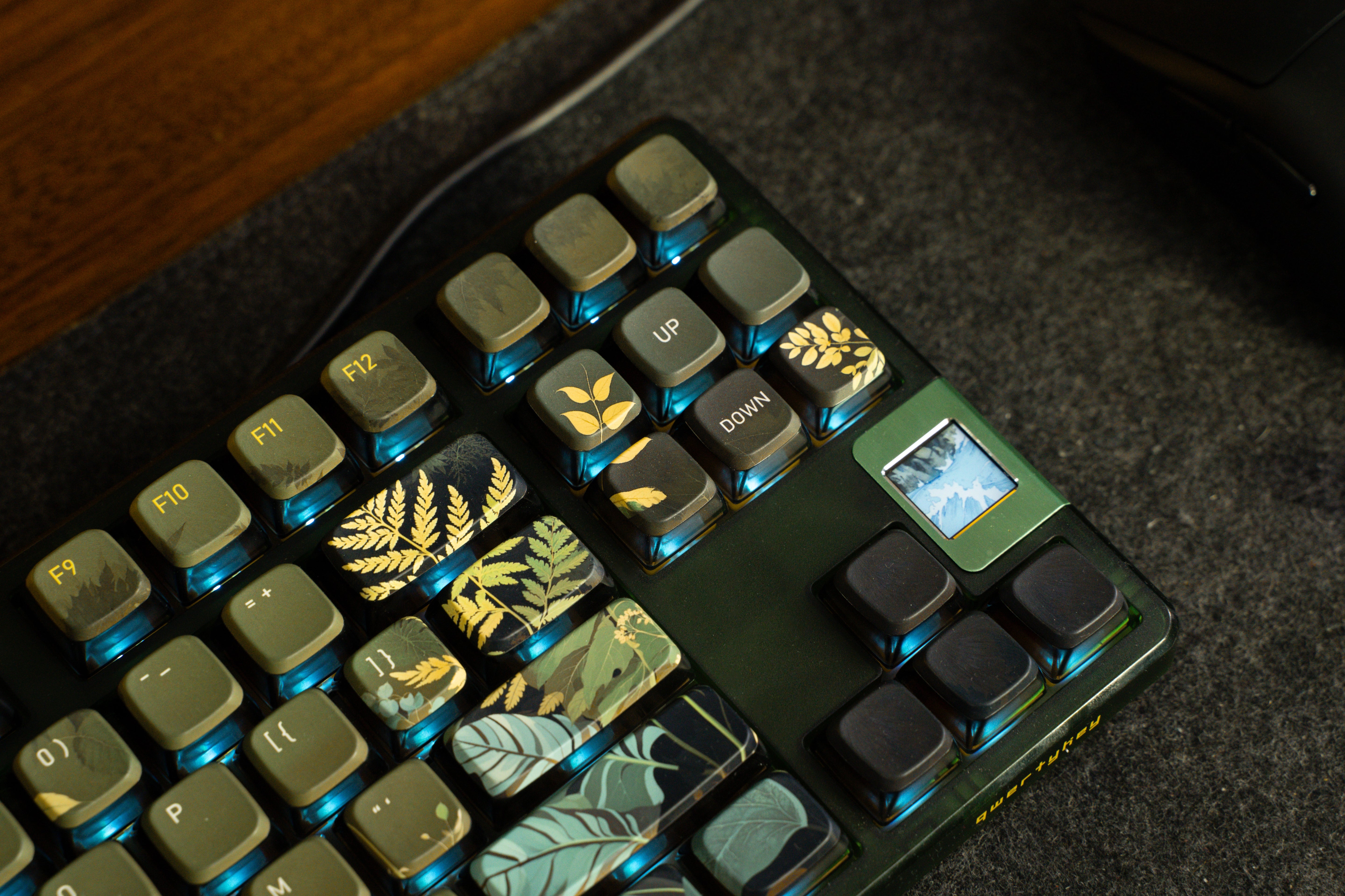 QwertyKey80 Leaf Bluetooth Draadloze Hotswap RGB QMK/VIA Gasket Gemonteerde Mechanische Gaming Toetsenbord met Scherm