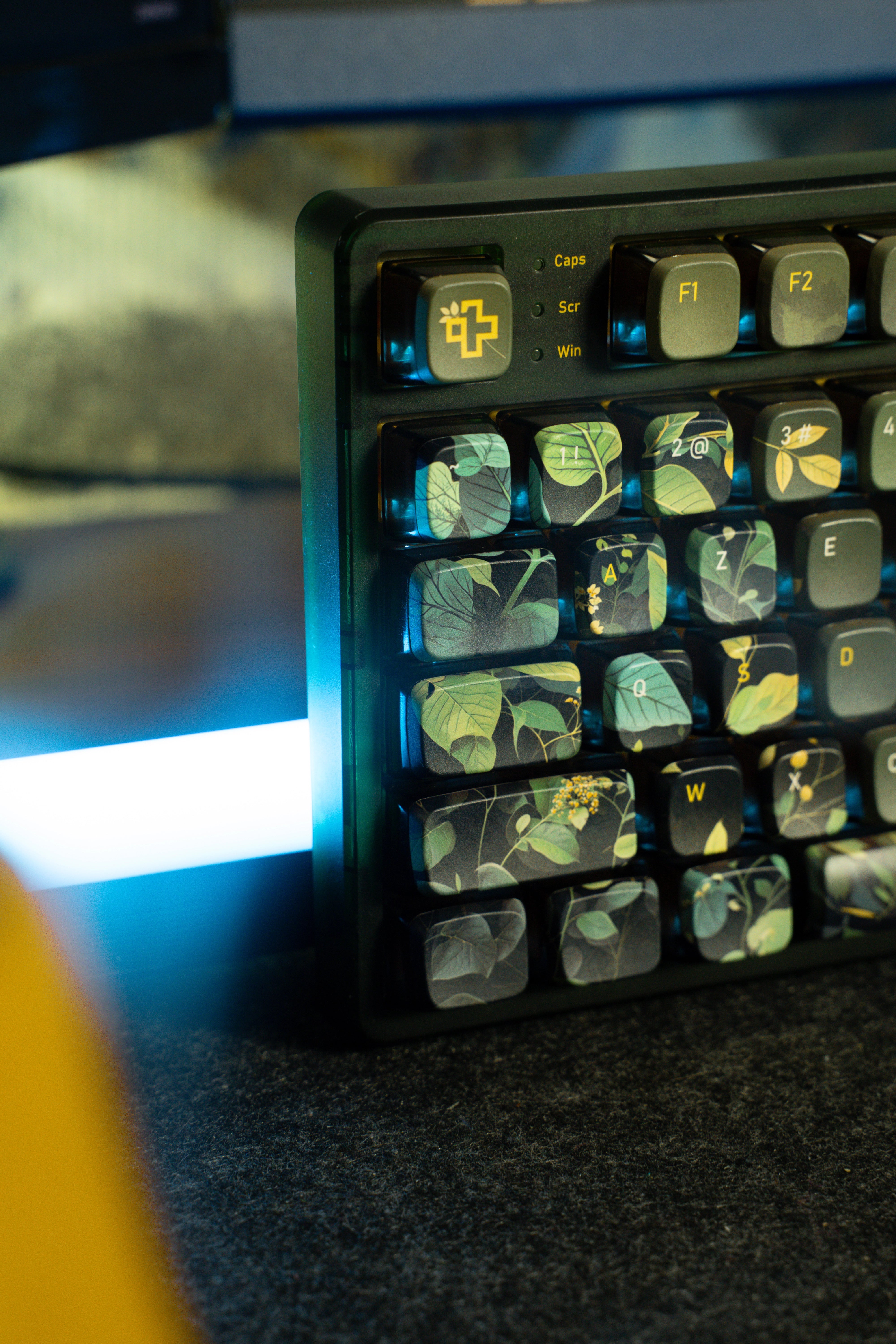 QwertyKey80 Leaf Bluetooth Draadloze Hotswap RGB QMK/VIA Gasket Gemonteerde Mechanische Gaming Toetsenbord met Scherm