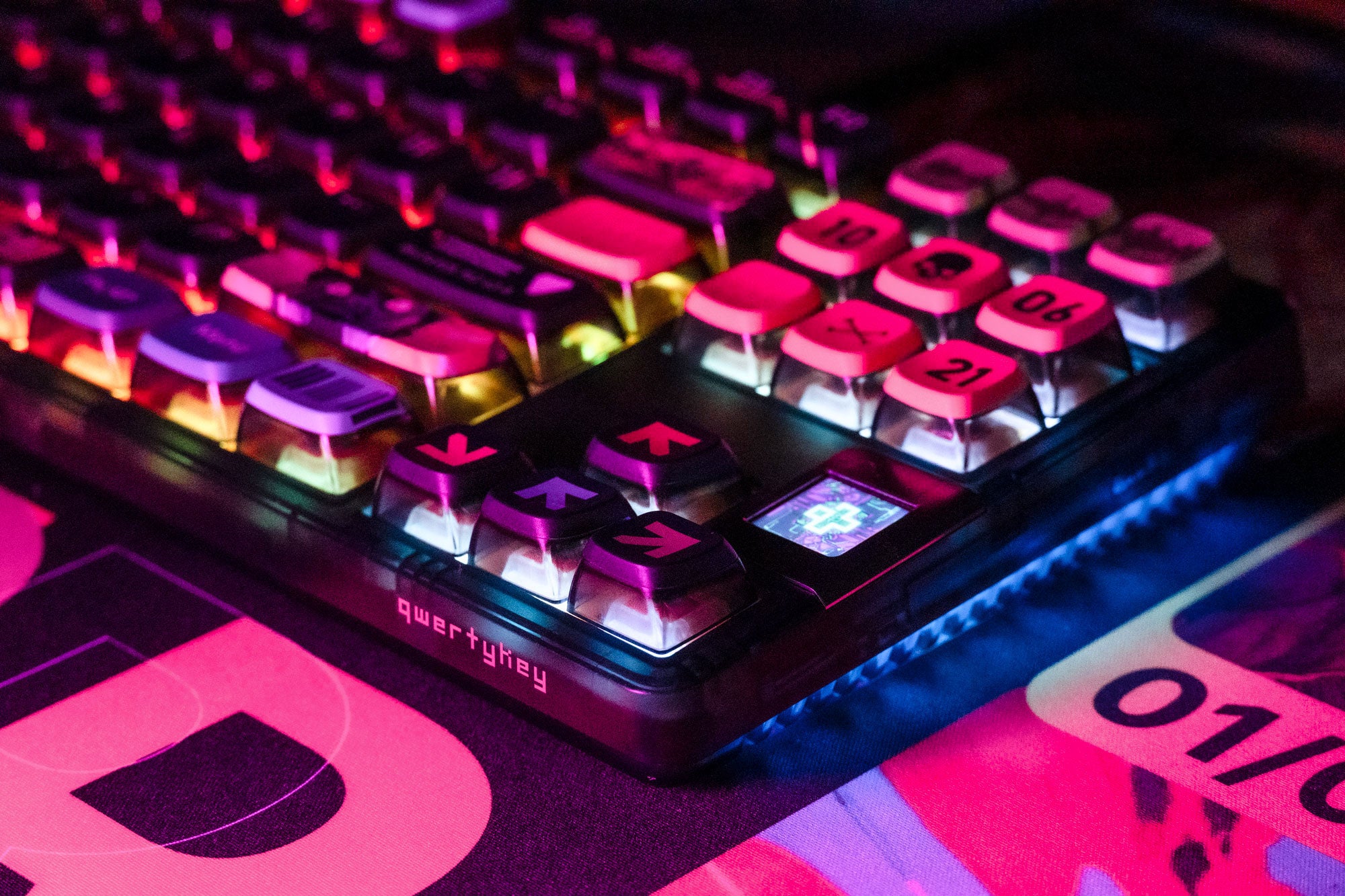 QwertyKey80 Oorlog Bluetooth Draadloze Hotswap RGB QMK/VIA Gasket Gemonteerde Mechanische Gaming Toetsenbord met Scherm