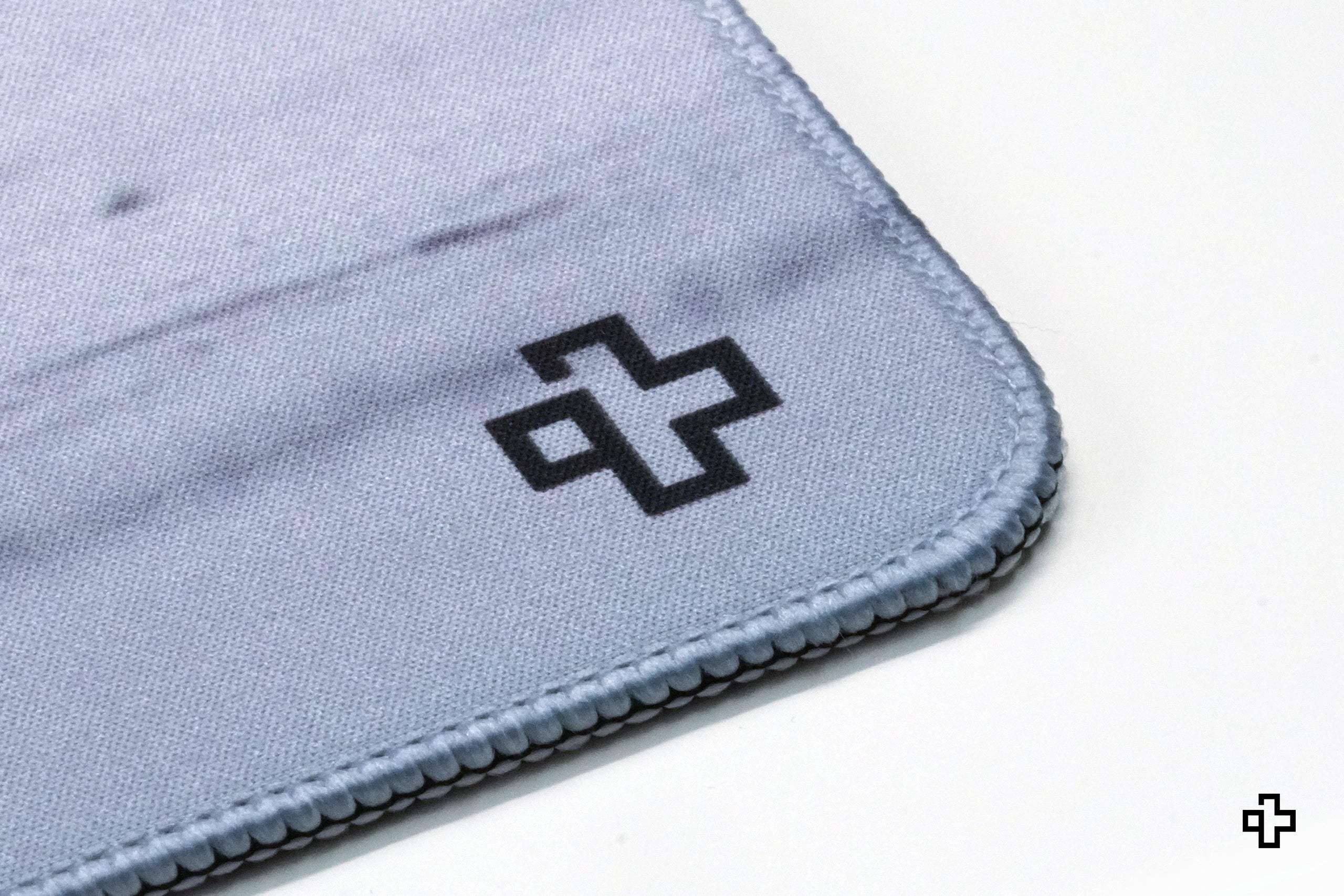 Deskmat Mousepad QwertyKey Auto GT 4mm genaaide randen