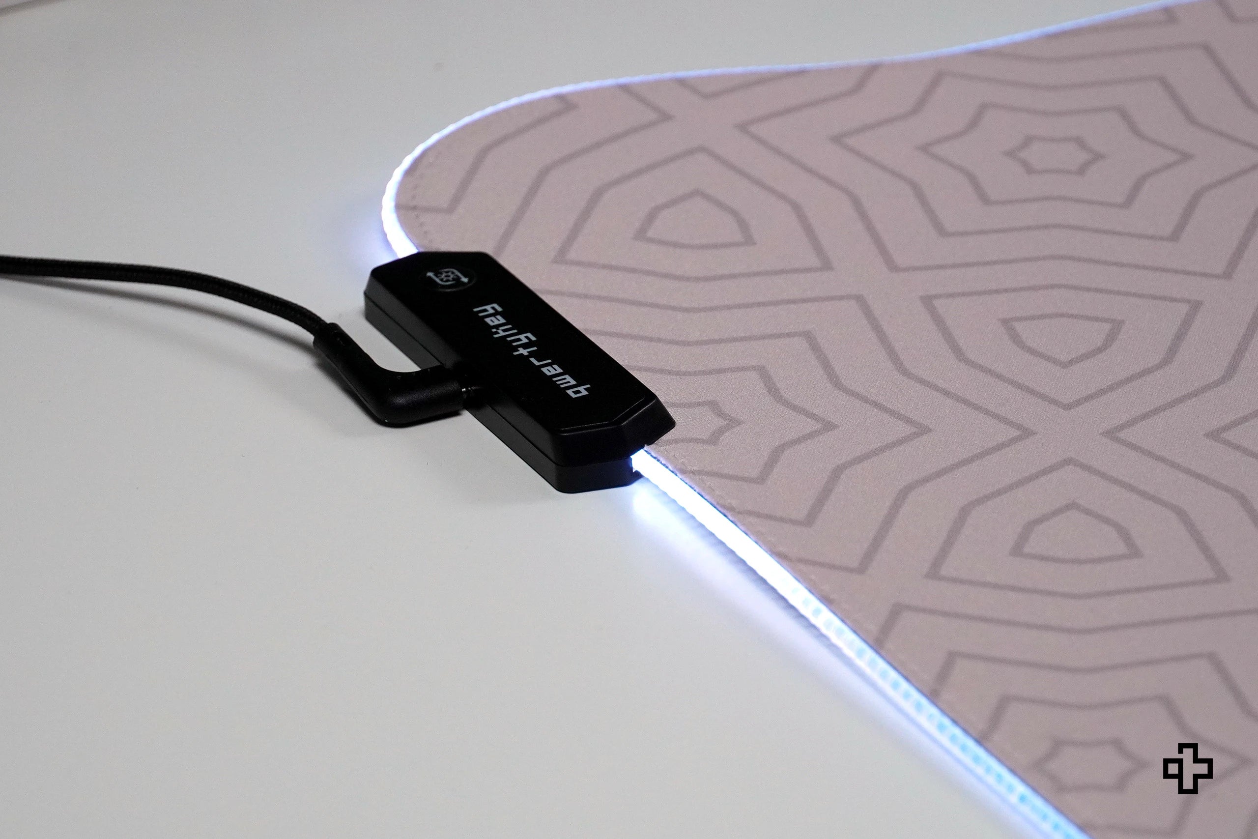 Deskmat Mousepad QwertyKey Ojo Sharingan RGB Software 4mm márgenes cosidos