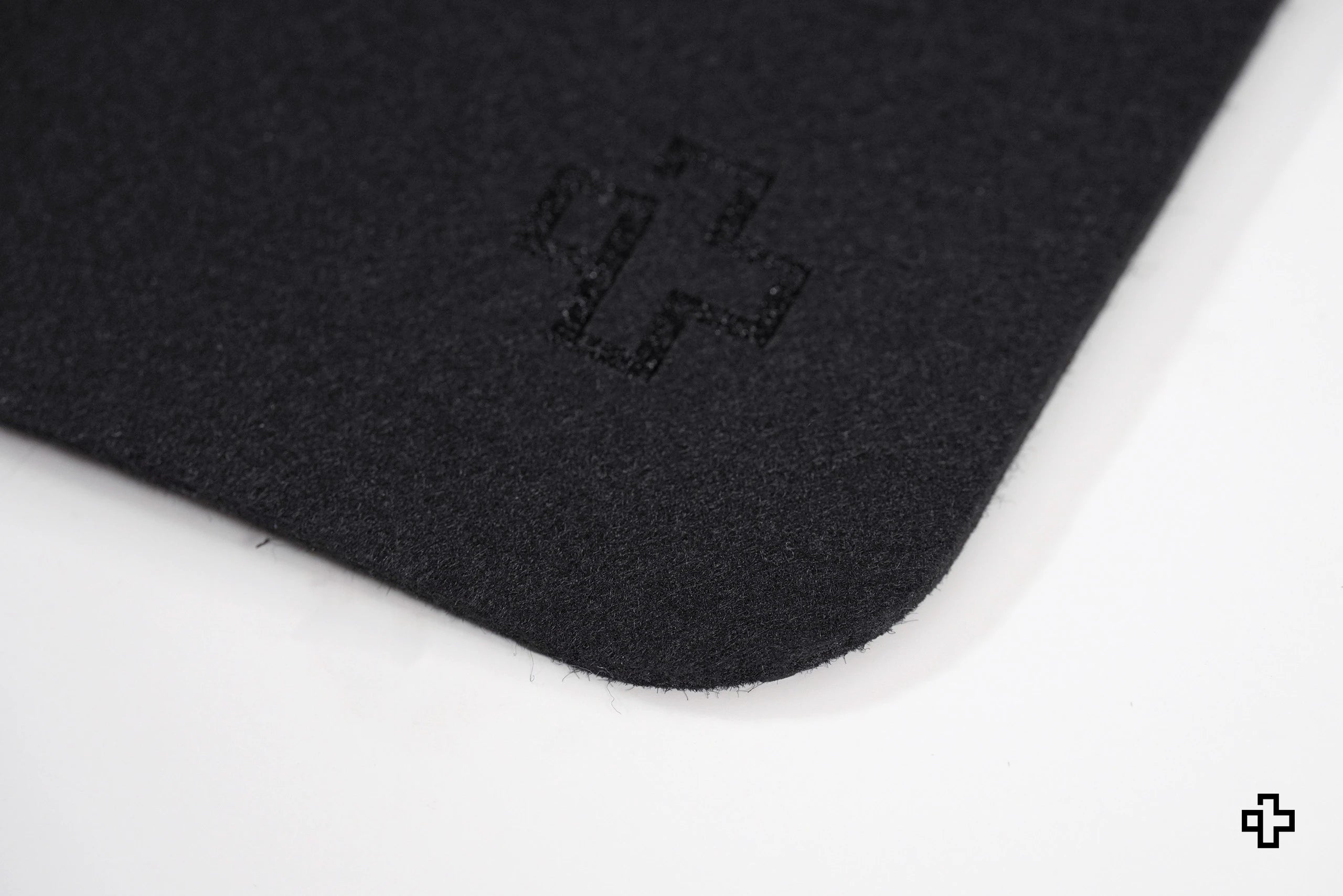 Tapis de bureau souris QwertyKey en feutre noir