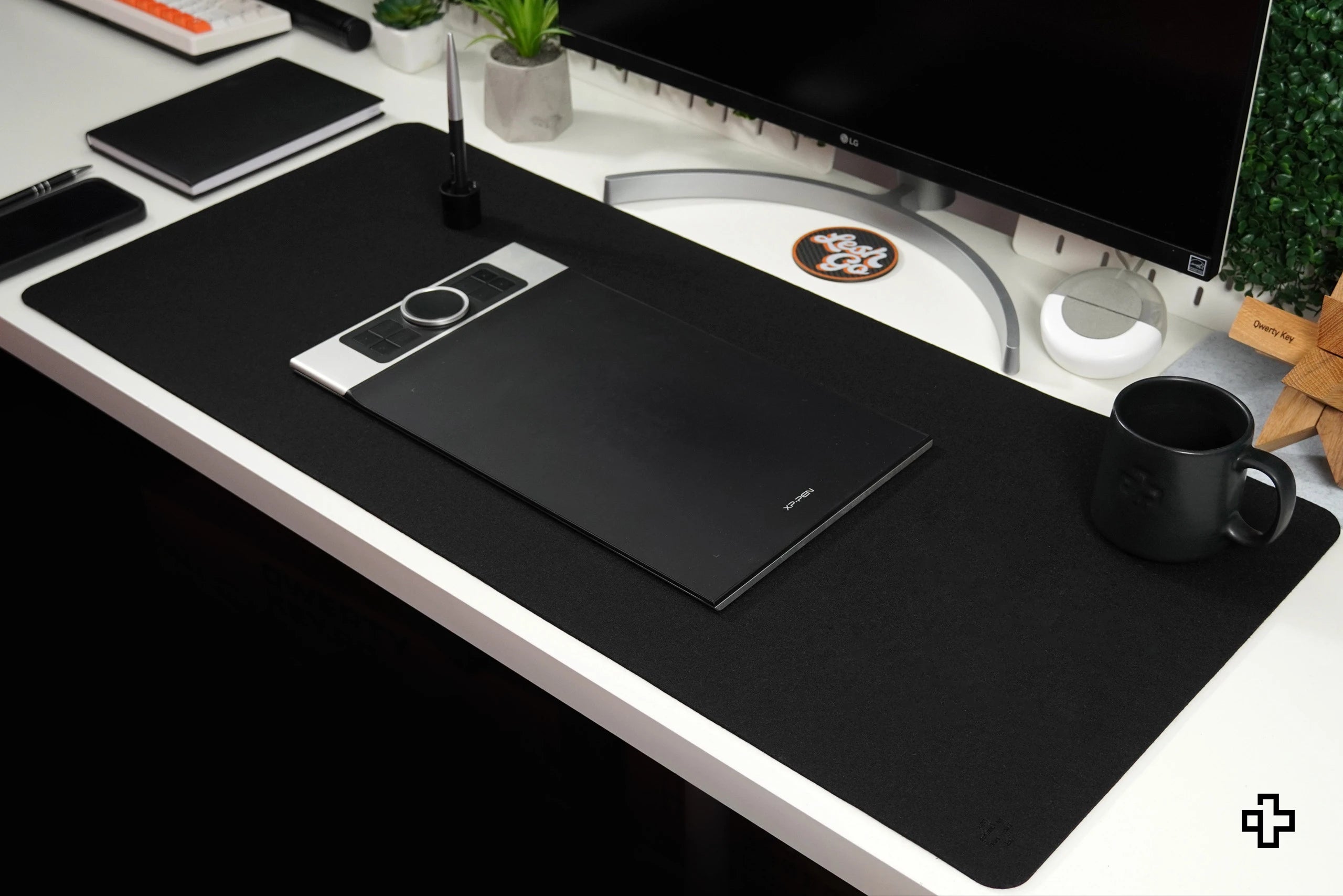 Tapis de bureau souris QwertyKey en feutre noir