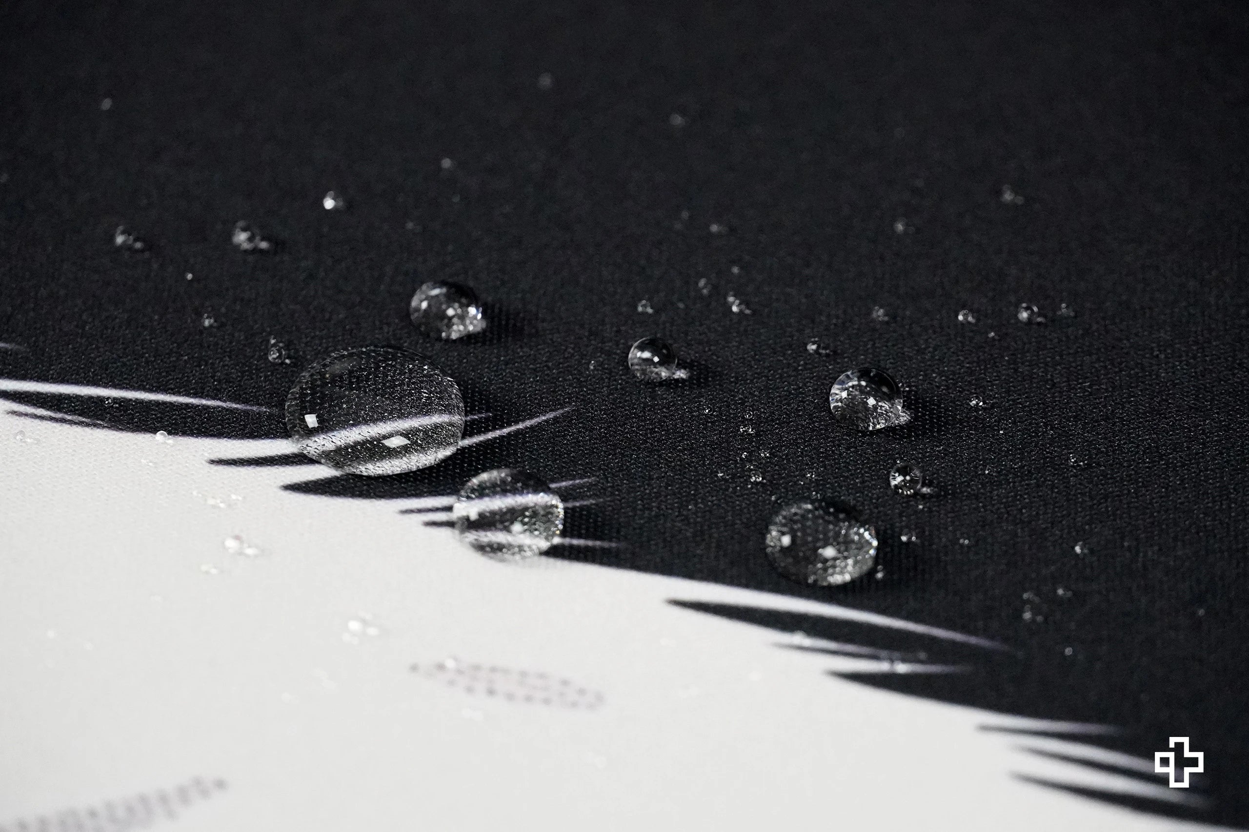 Deskmat Podkładka pod Myszkę QwertyKey Czarny Kot 4mm obszyte krawędzie