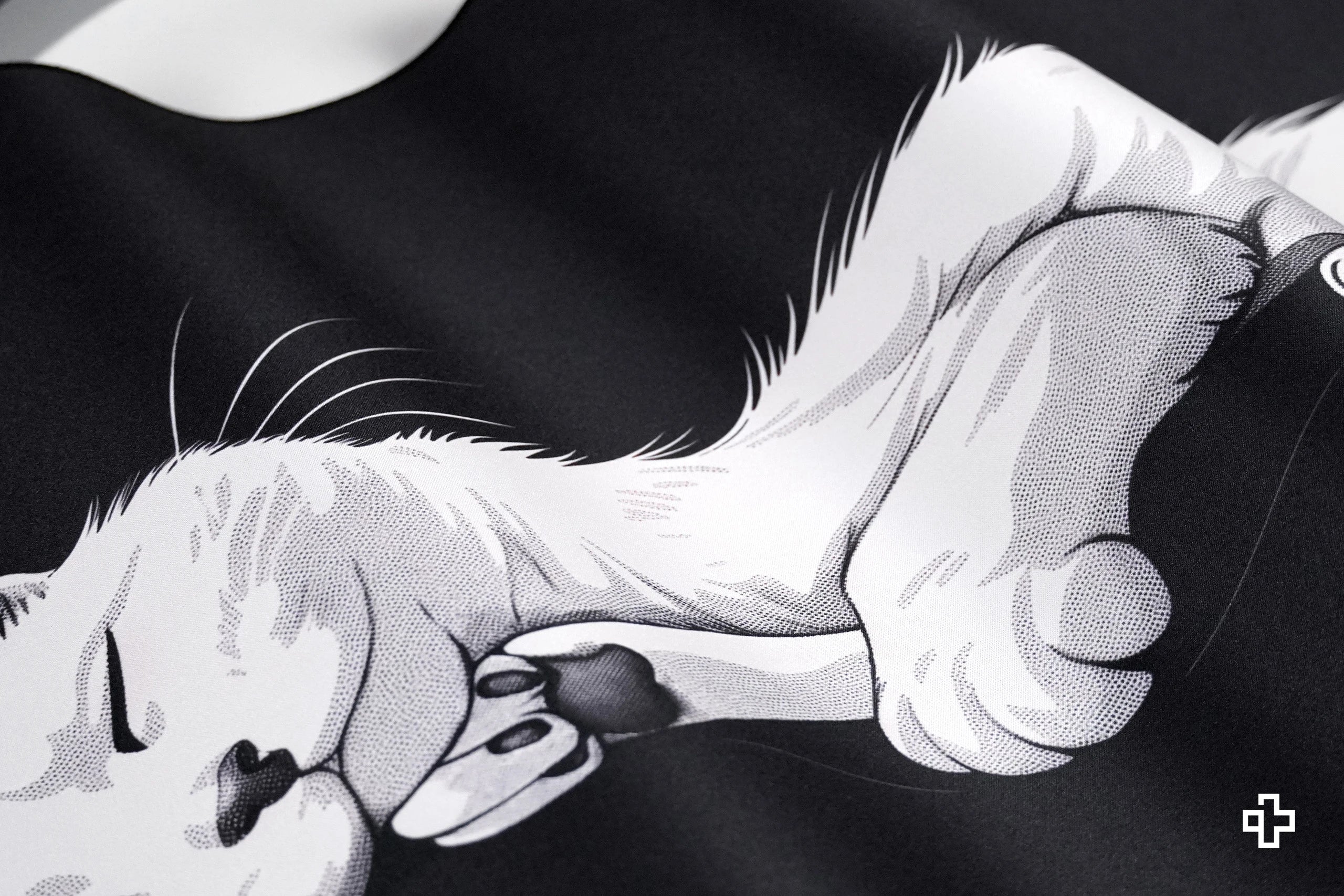 Deskmat Podkładka pod Myszkę QwertyKey Czarny Kot 4mm obszyte krawędzie