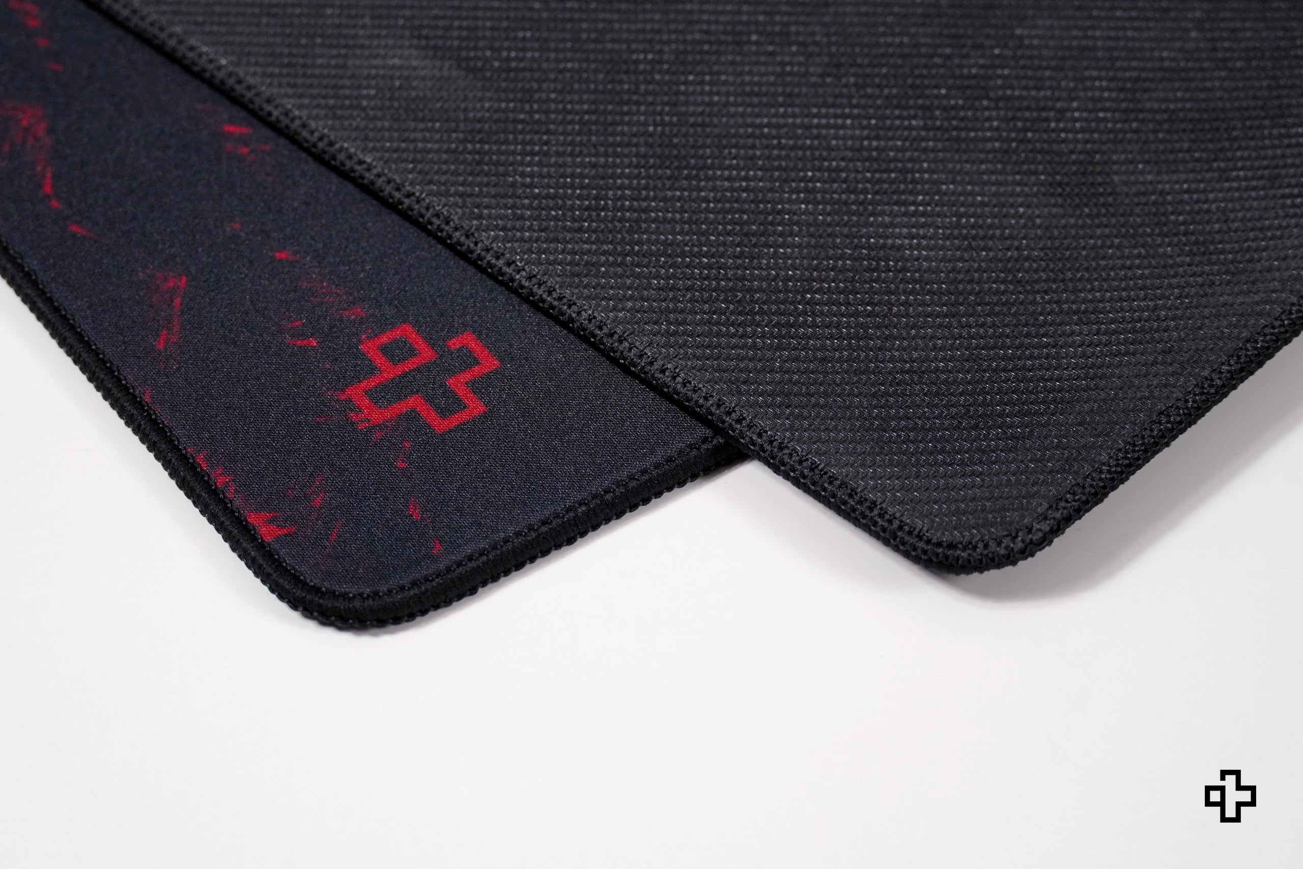 Deskmat Souris QwertyKey Dracula 4mm bords cousus
