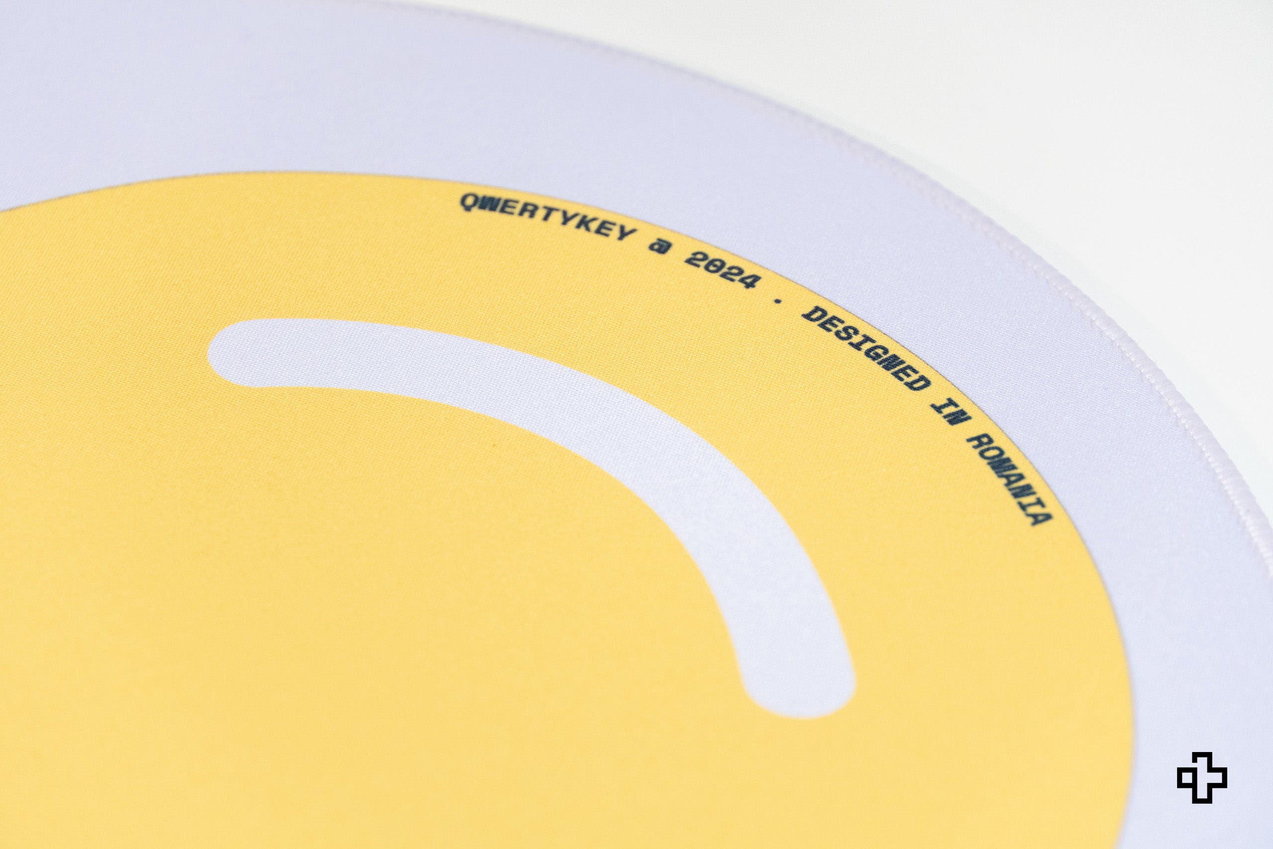 Deskmat Souris QwertyKey Oeuf 4mm bords cousus irréguliers