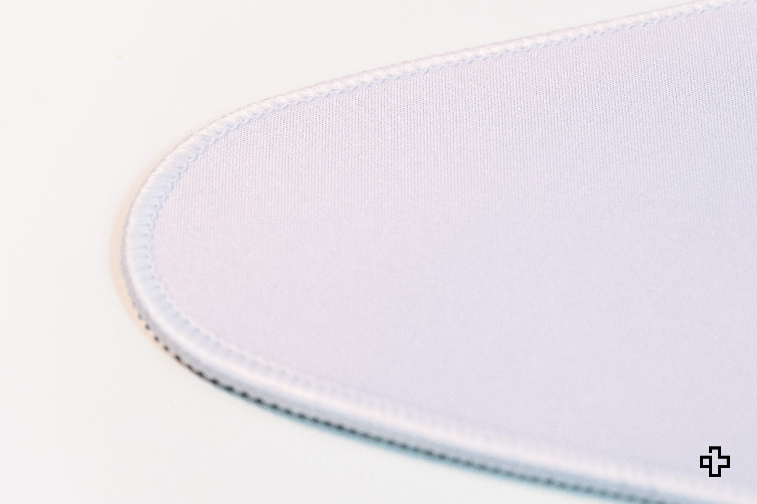 Deskmat Souris QwertyKey Oeuf 4mm bords cousus irréguliers