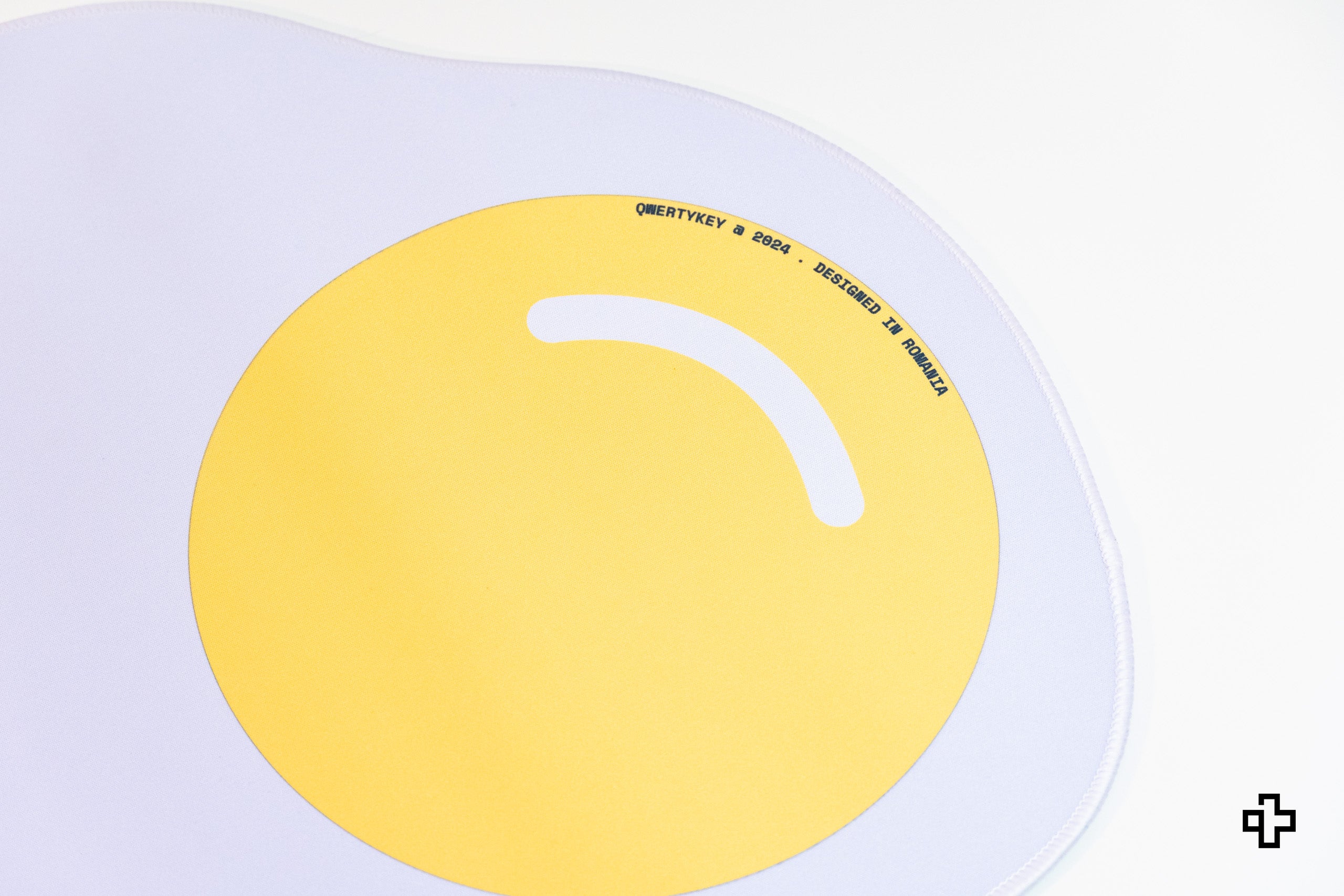 Deskmat Souris QwertyKey Oeuf 4mm bords cousus irréguliers