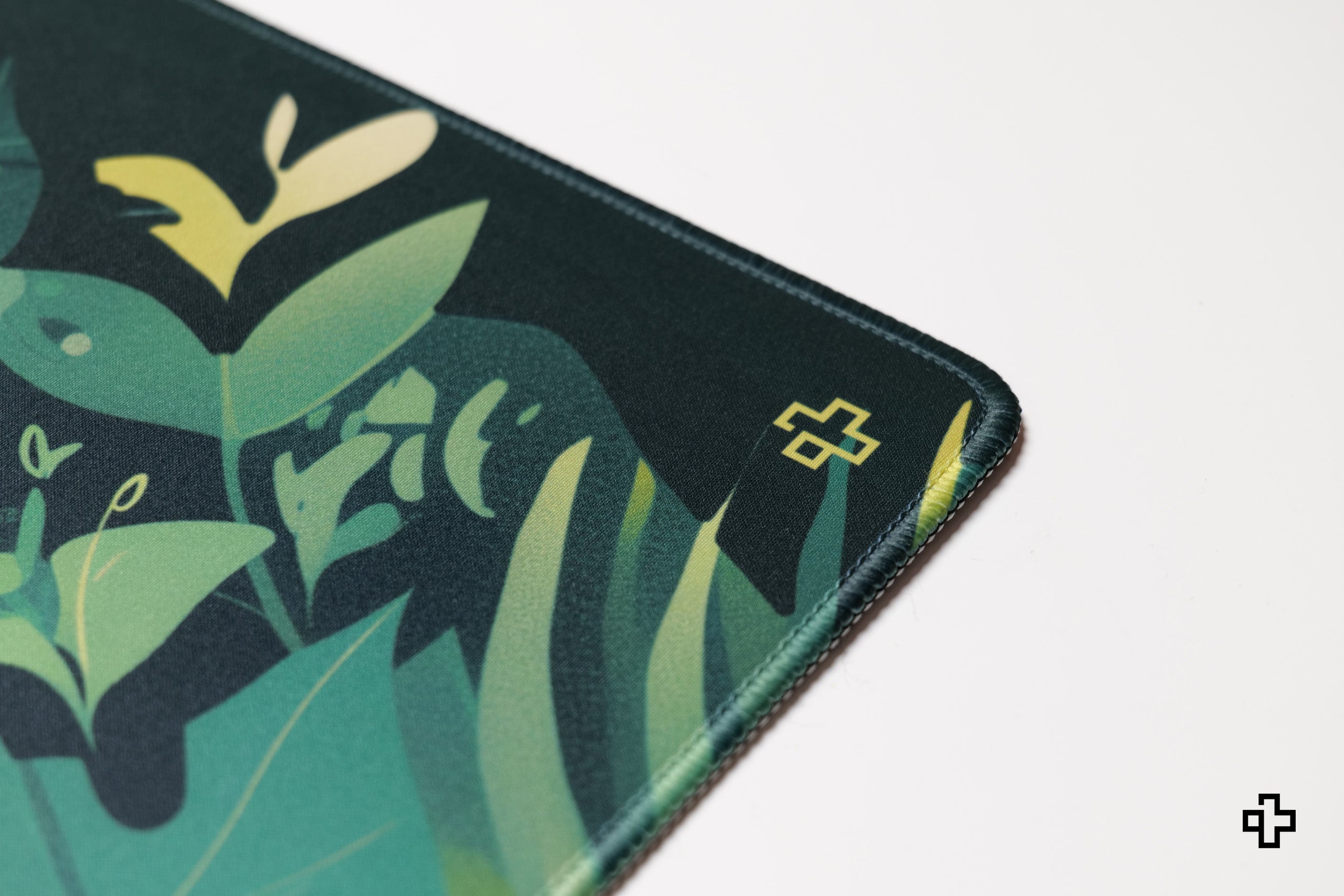 Deskmat Souris QwertyKey Feuille 4mm bords cousus