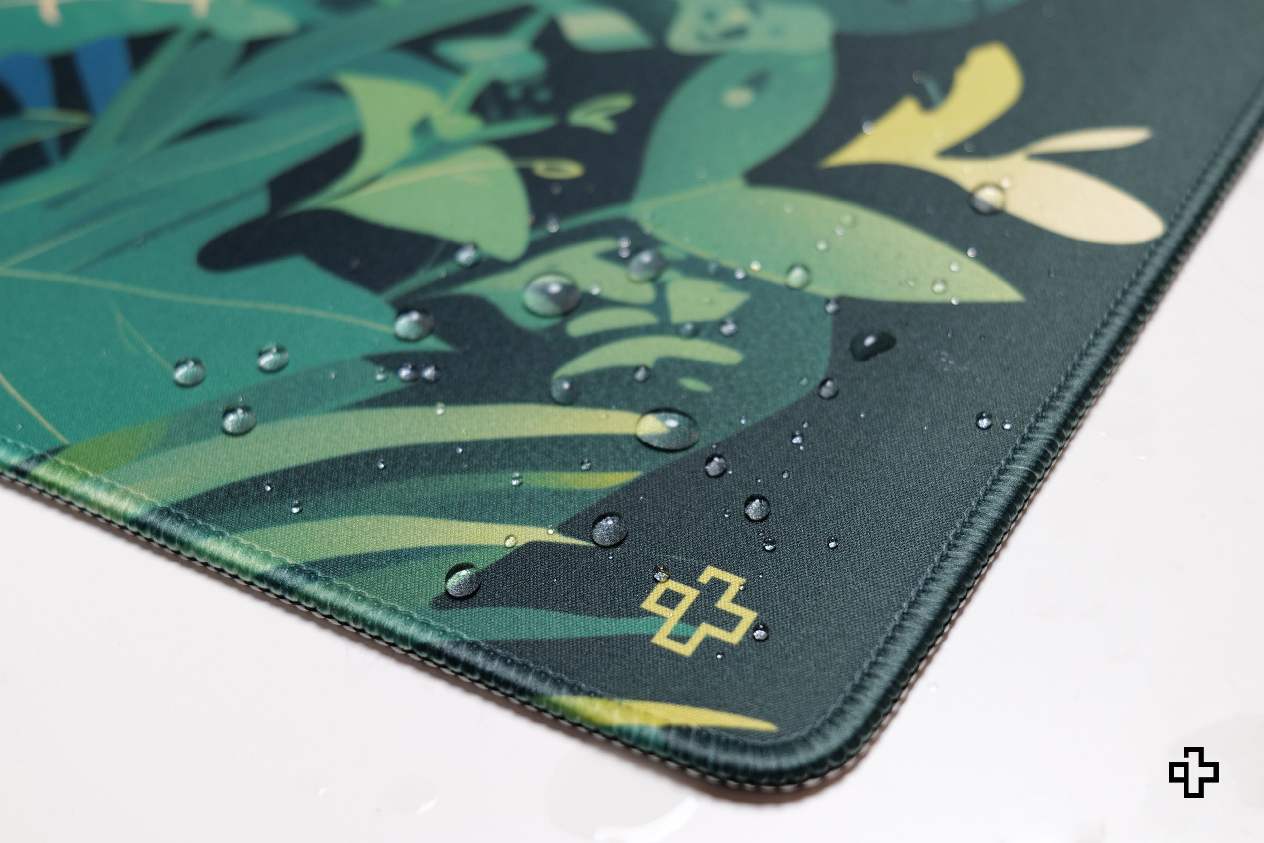 Deskmat Souris QwertyKey Feuille 4mm bords cousus