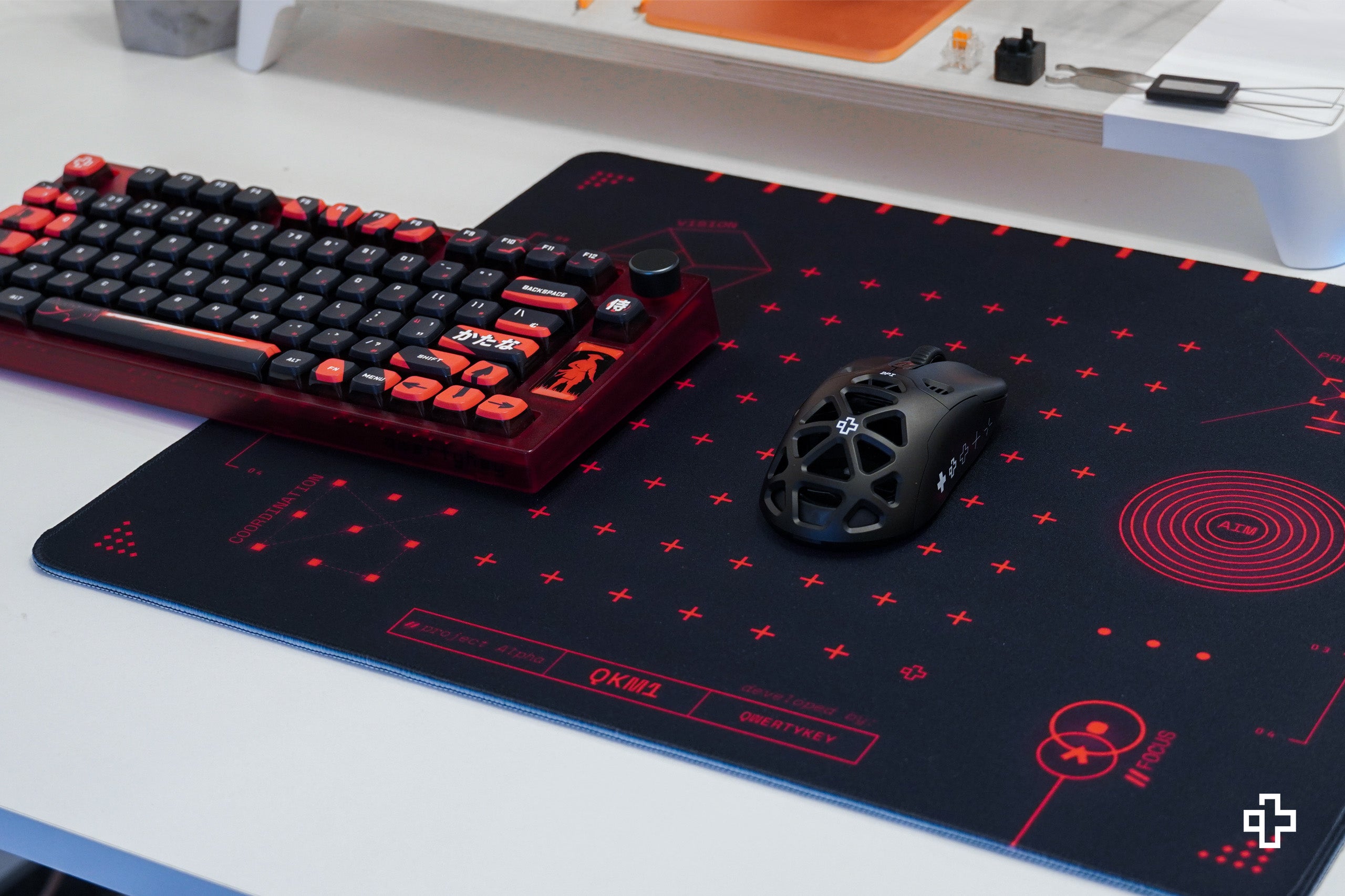 Tapis de souris QwertyKey QKM1 4mm bords cousus gaming