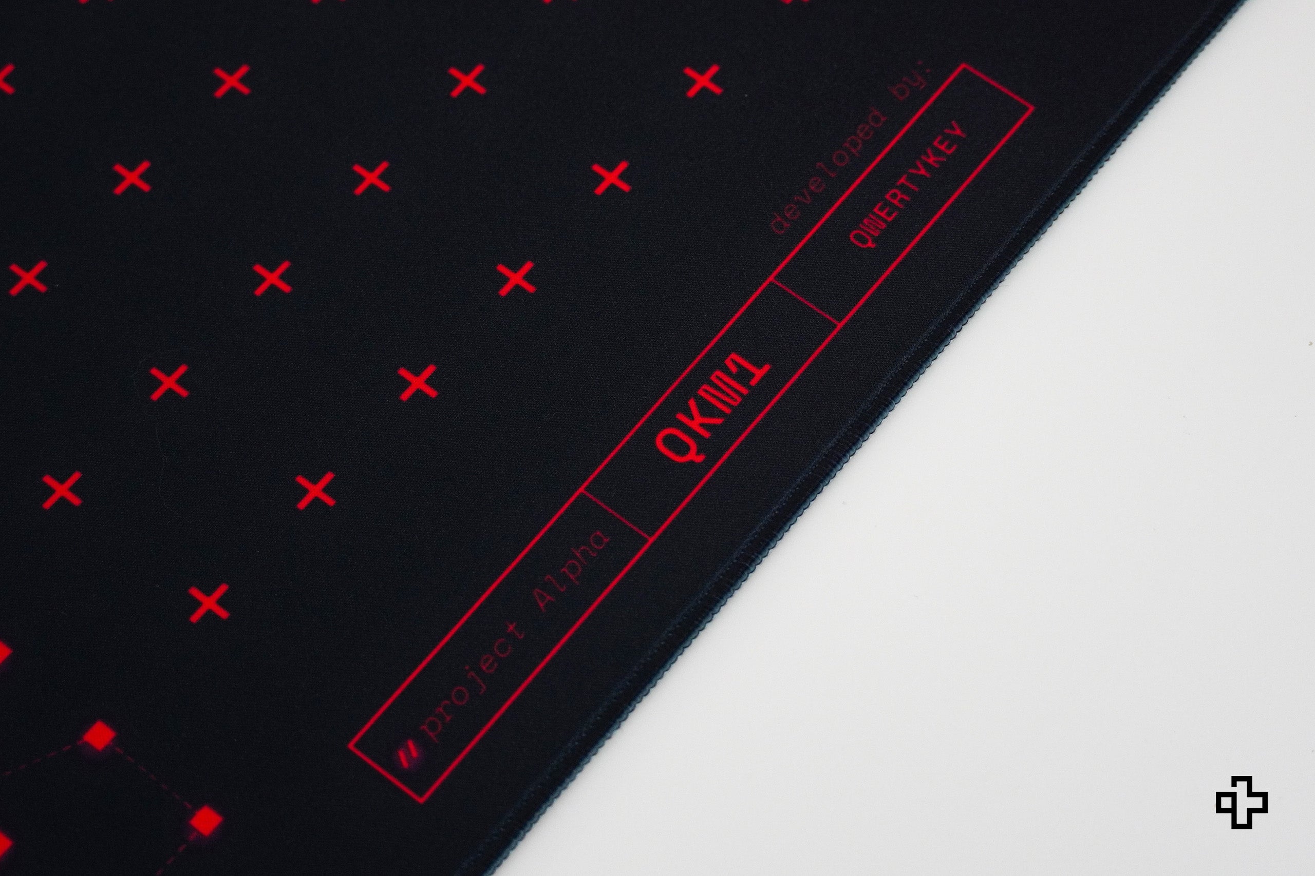 Tapis de souris QwertyKey QKM1 4mm bords cousus gaming