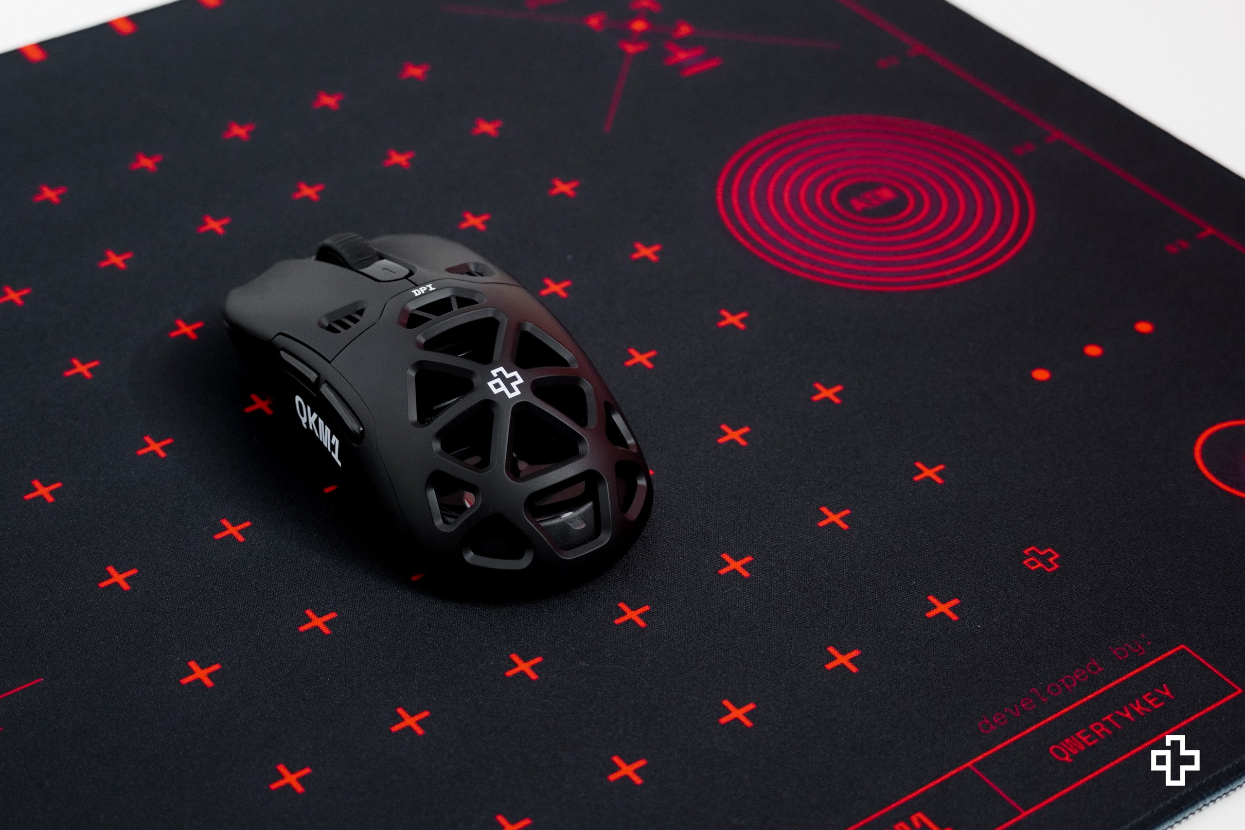 Tapis de souris QwertyKey QKM1 4mm bords cousus gaming