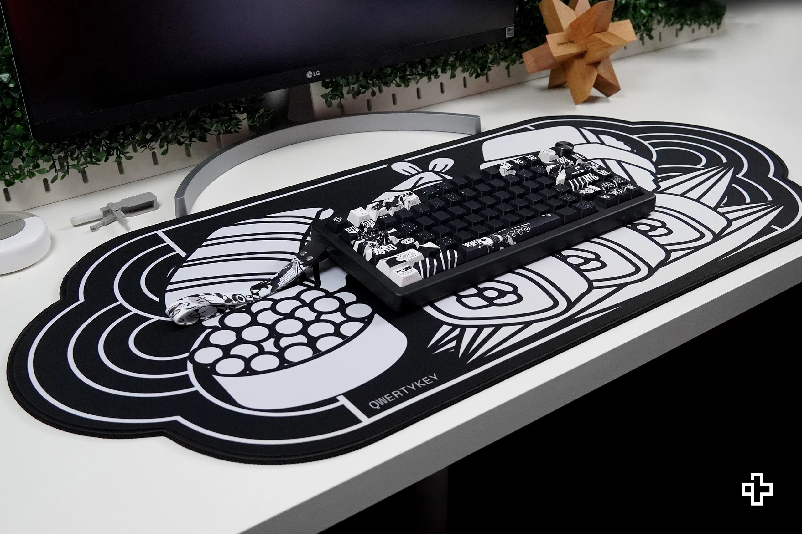 Deskmat Tapis de souris QwertyKey MOMO 4mm bords cousus