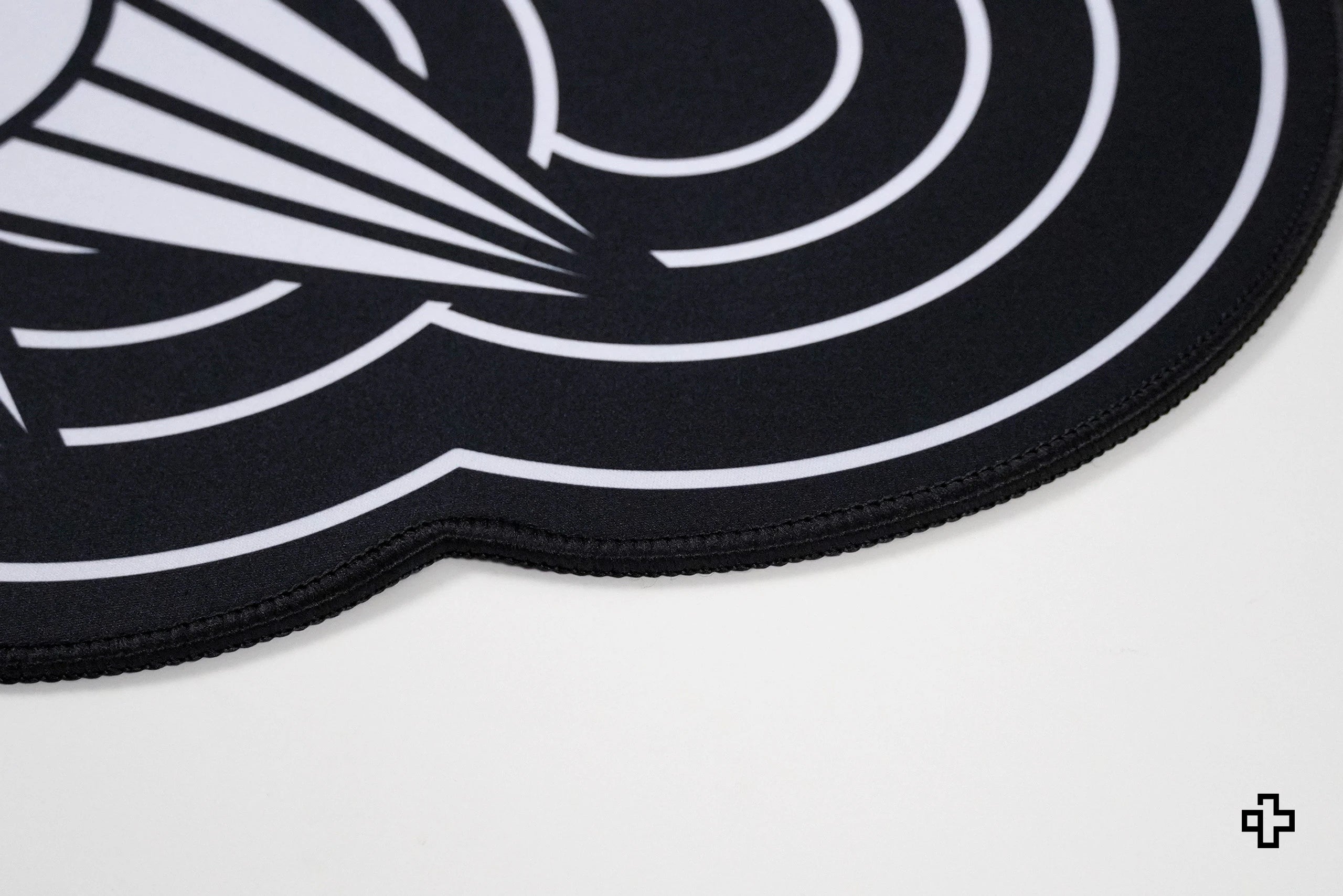 Deskmat Tapis de souris QwertyKey MOMO 4mm bords cousus