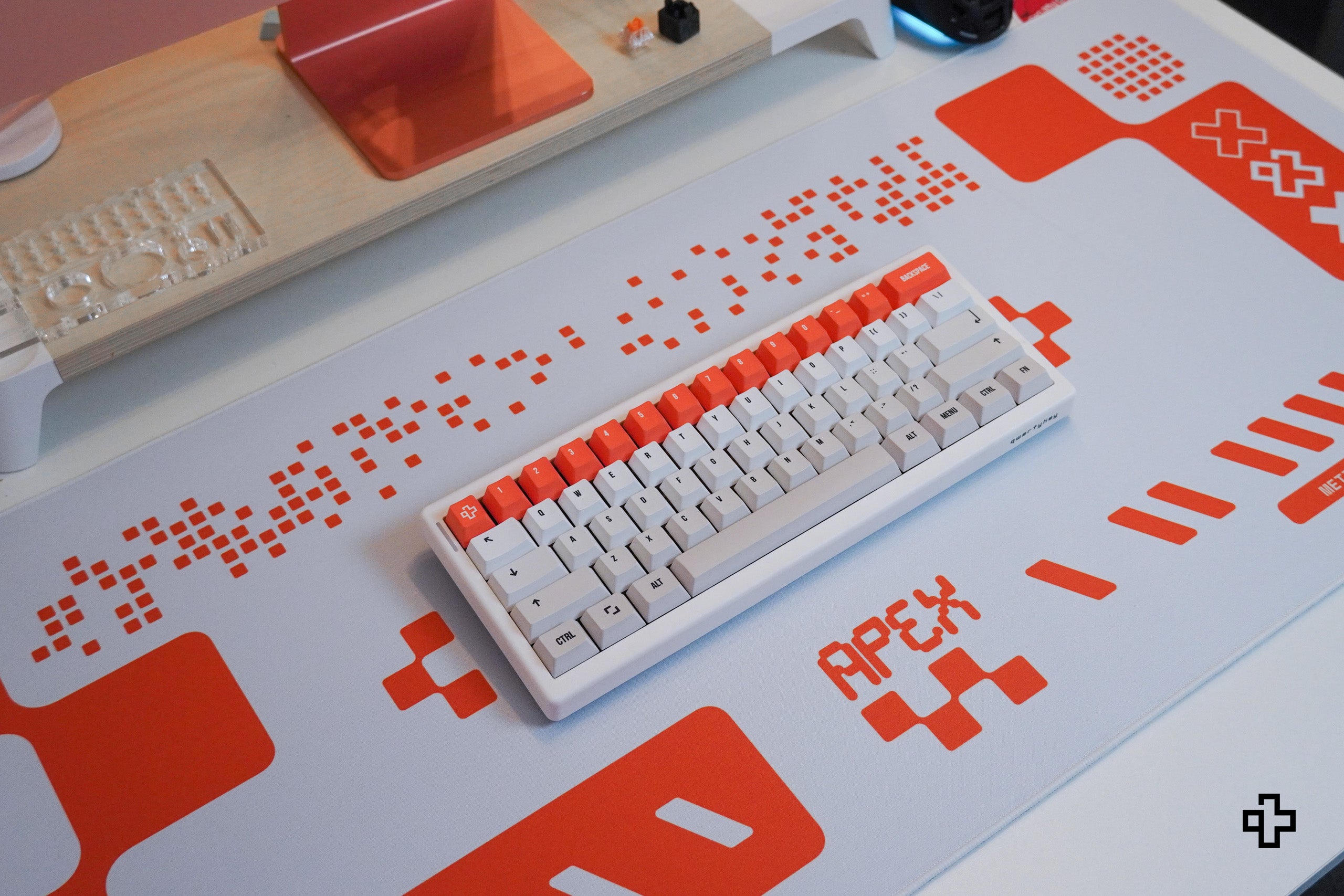 Deskmat Souris QwertyKey Apex 4mm bords cousus