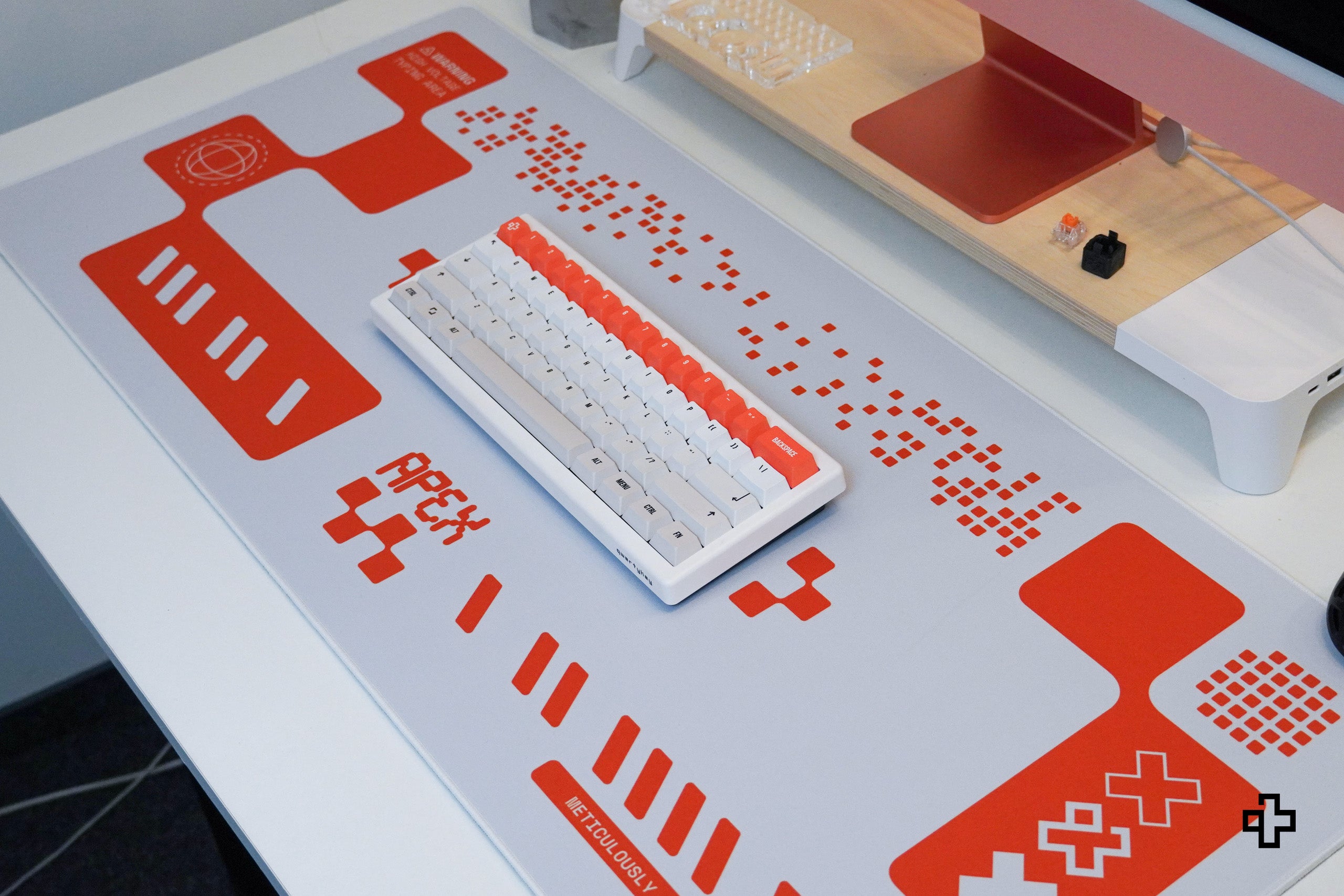 Deskmat Souris QwertyKey Apex 4mm bords cousus