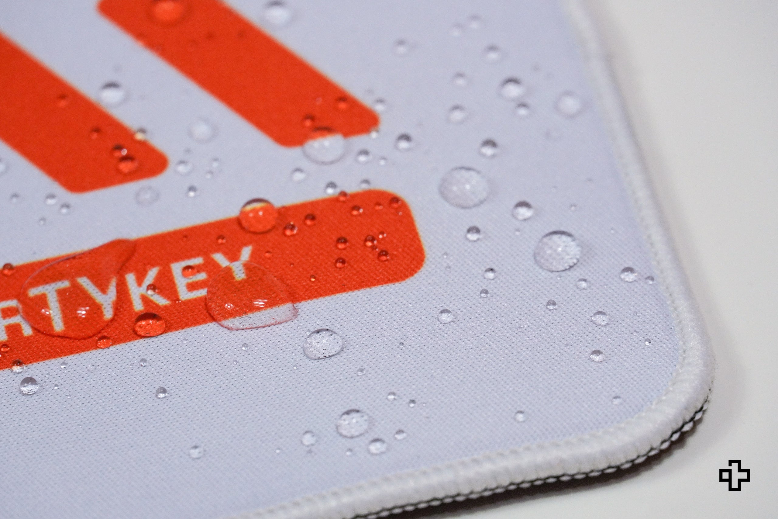 Deskmat Souris QwertyKey Apex 4mm bords cousus