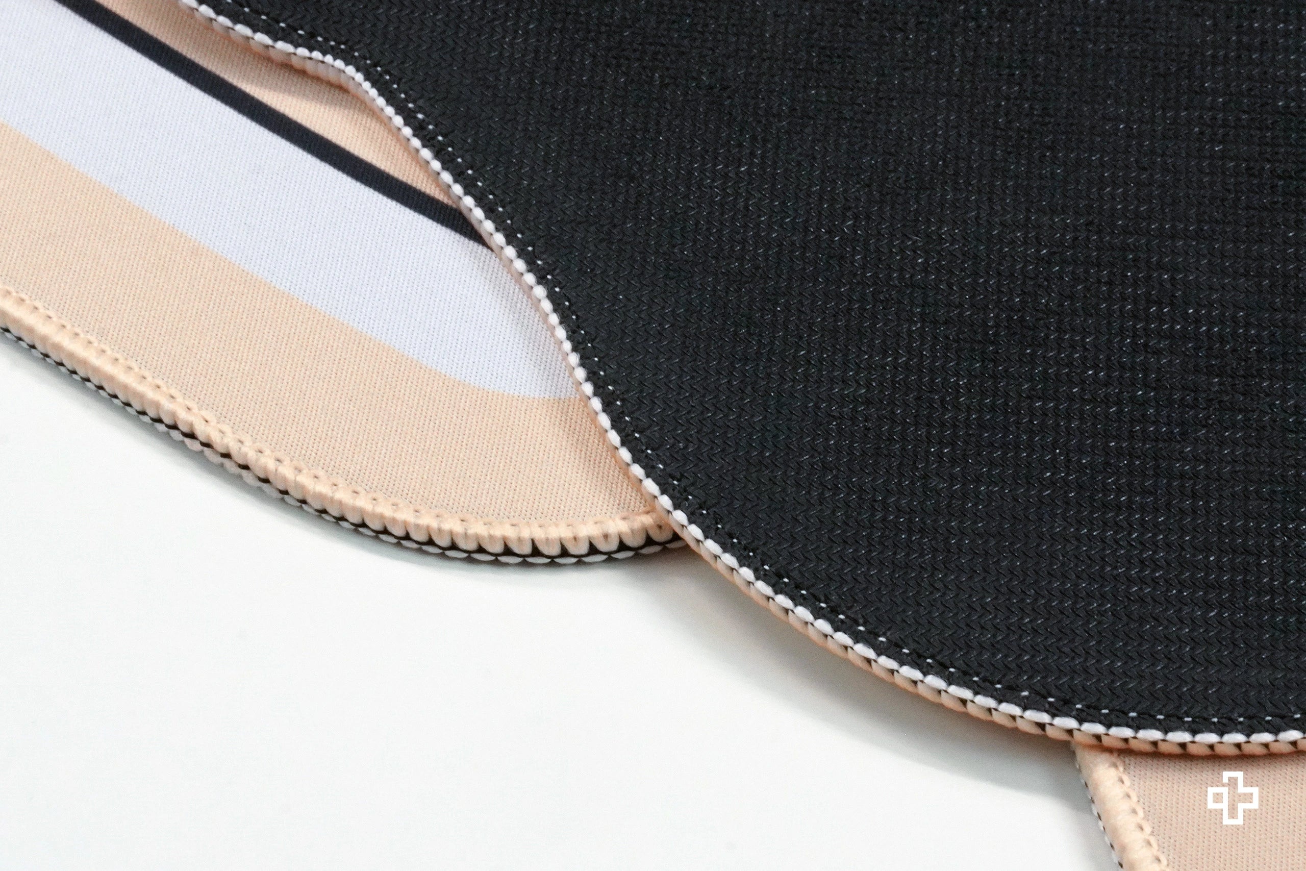 Deskmat Mousepad QwertyKey Kendama 4mm genaaide randen