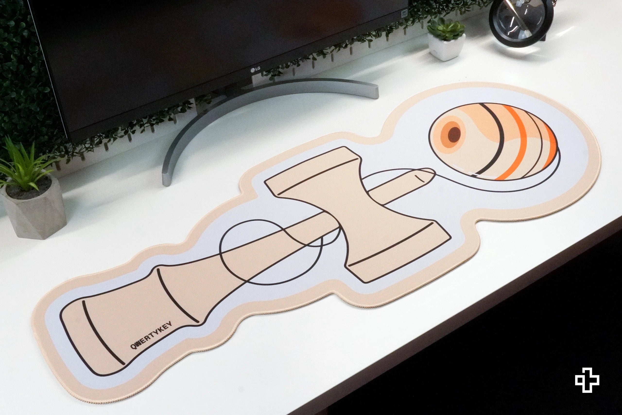 Deskmat Mousepad QwertyKey Kendama 4mm genaaide randen
