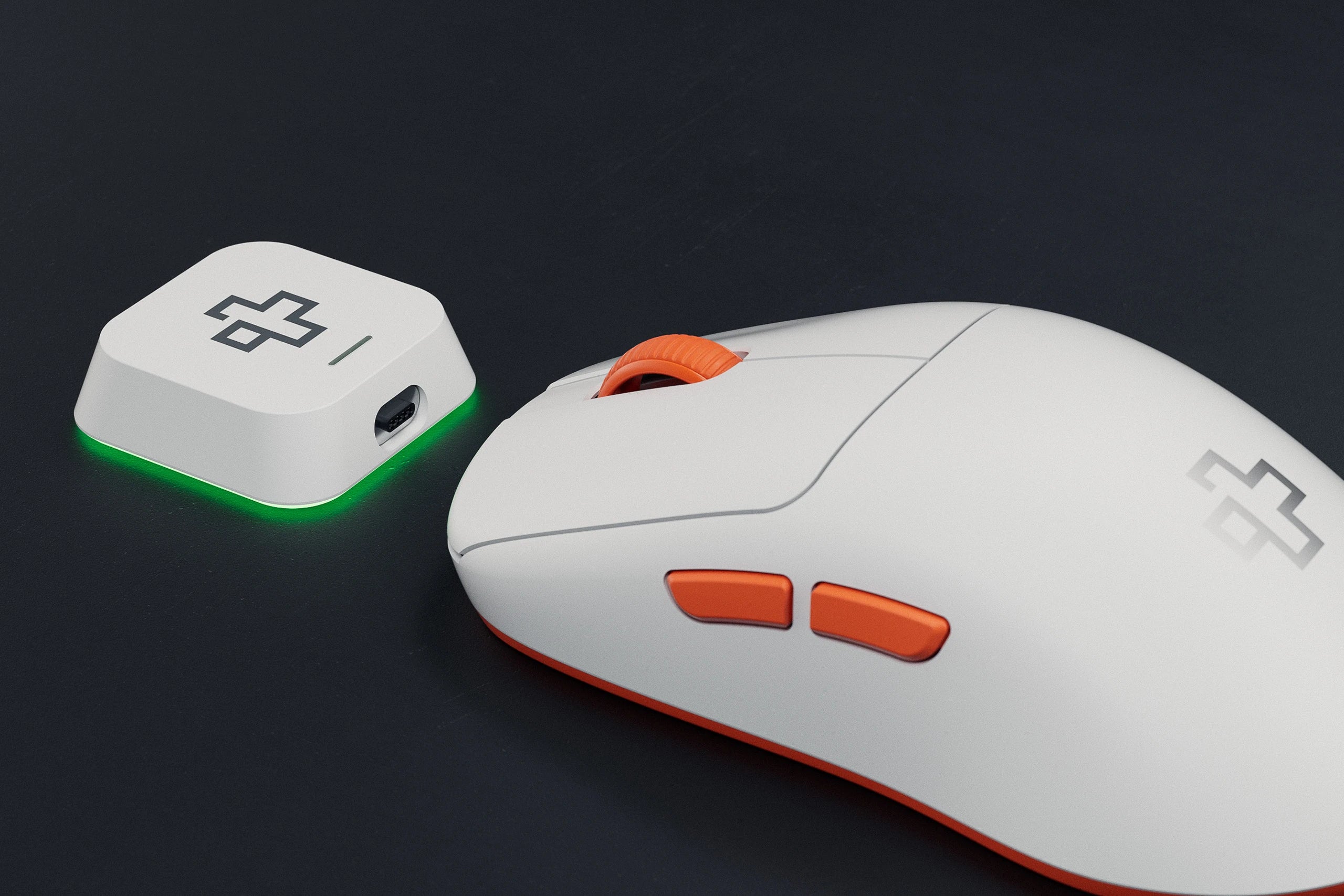 Souris Gaming QwertyKey Falcon Alb 8K, 30.000 DPI, Bluetooth Sans Fil Trio Mode, Pixart 3950