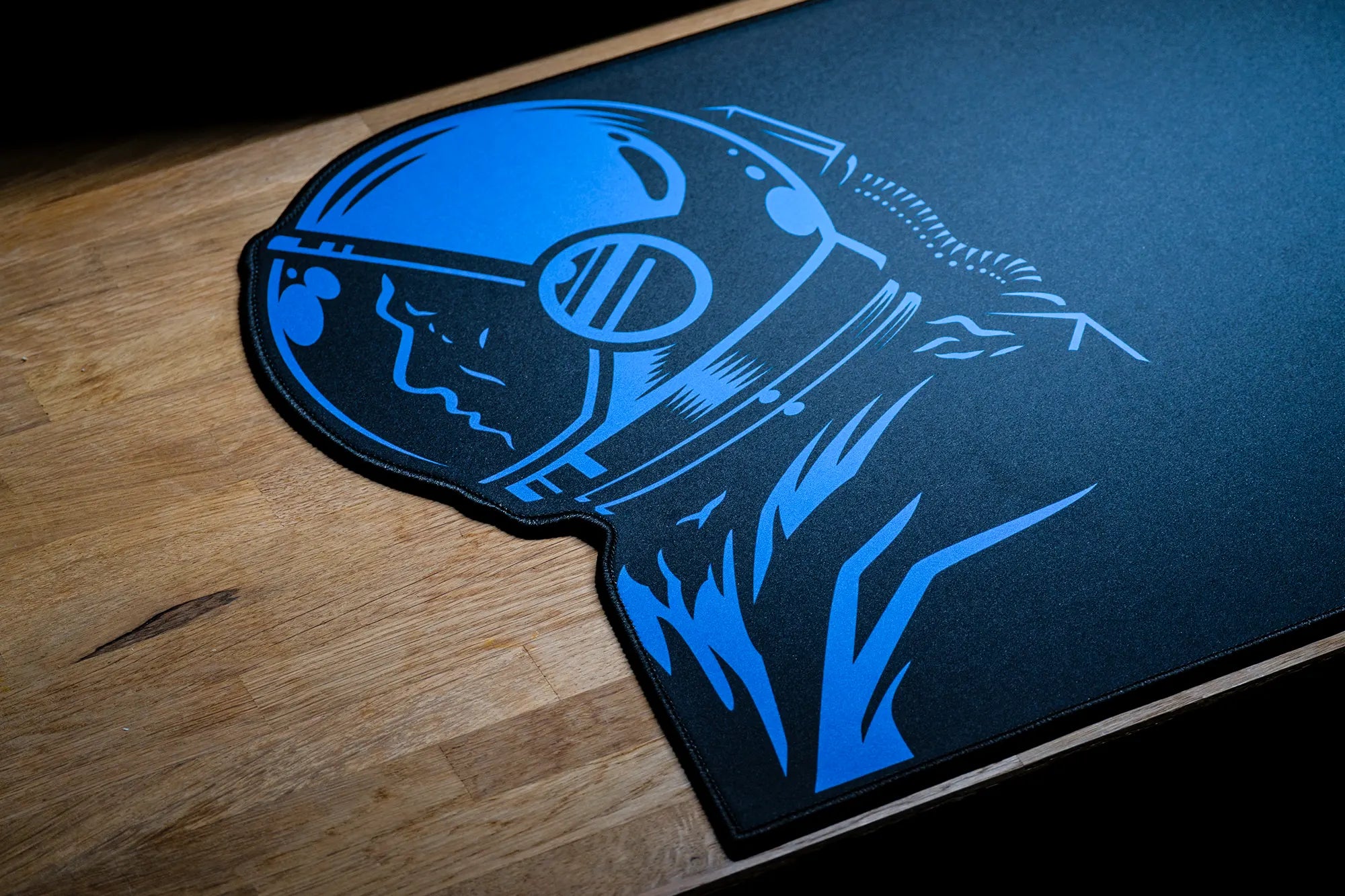 Deskmat Mousepad QwertyKey Spaceman Neregulat 4mm márgenes cosidos