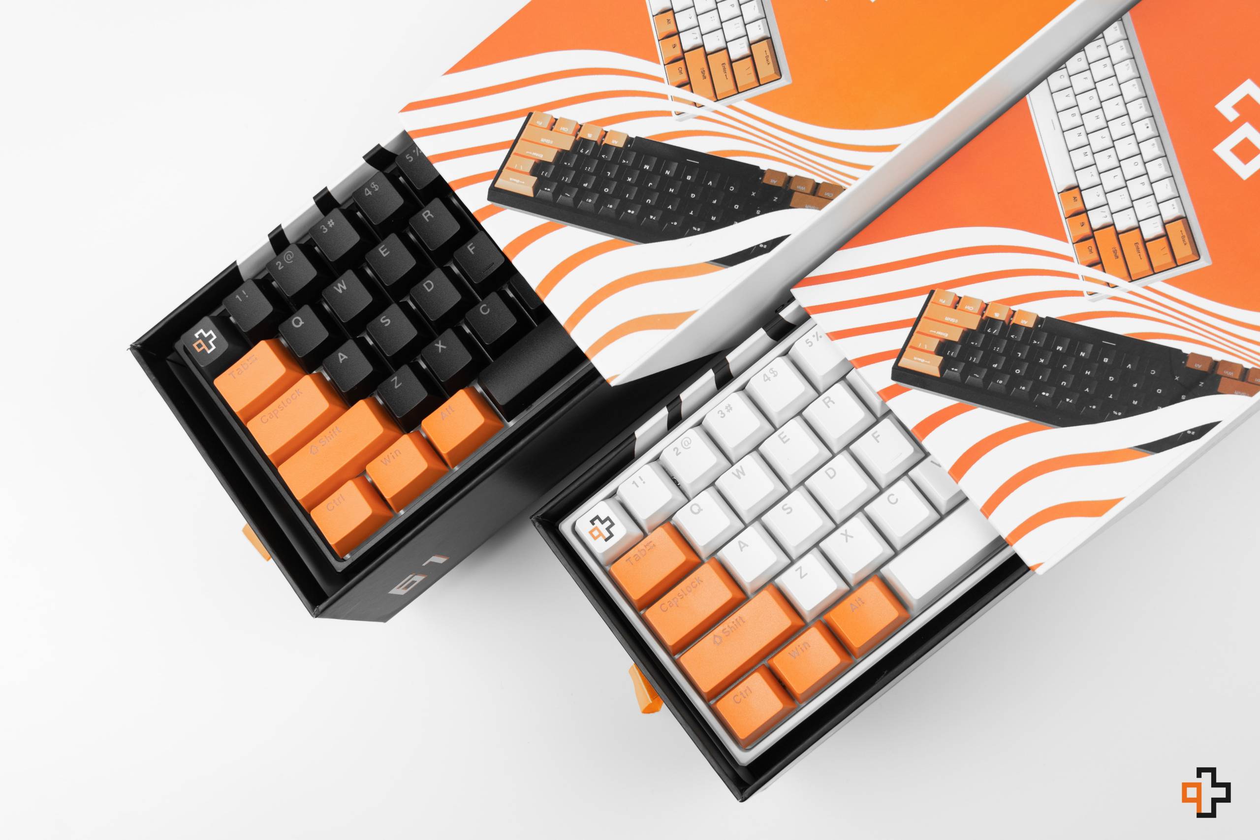 QwertyKey61 Hotswap RGB Tastatura Mecanica Gaming - QwertyKey