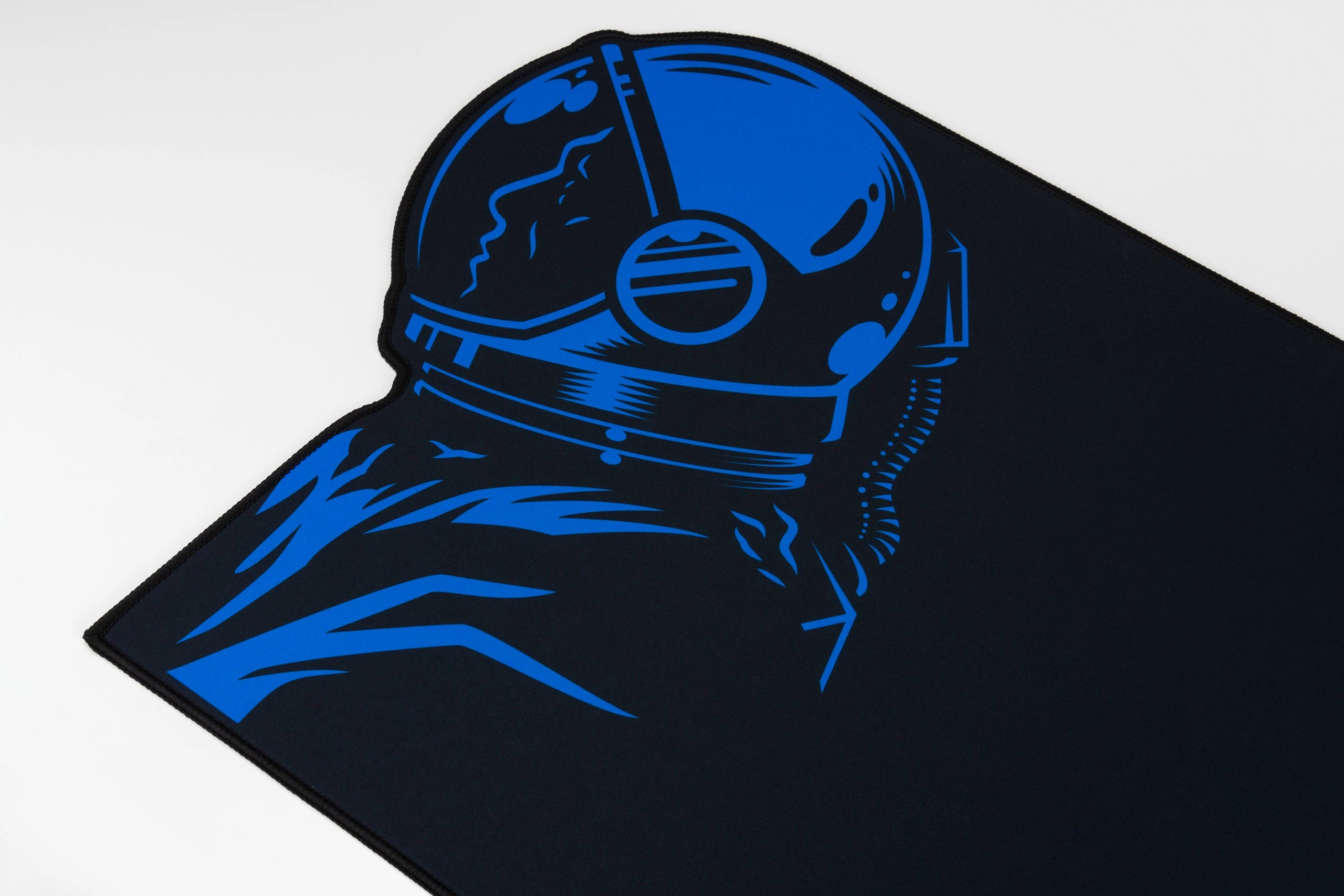 Deskmat Mousepad QwertyKey Spaceman Neregulat 4mm márgenes cosidos