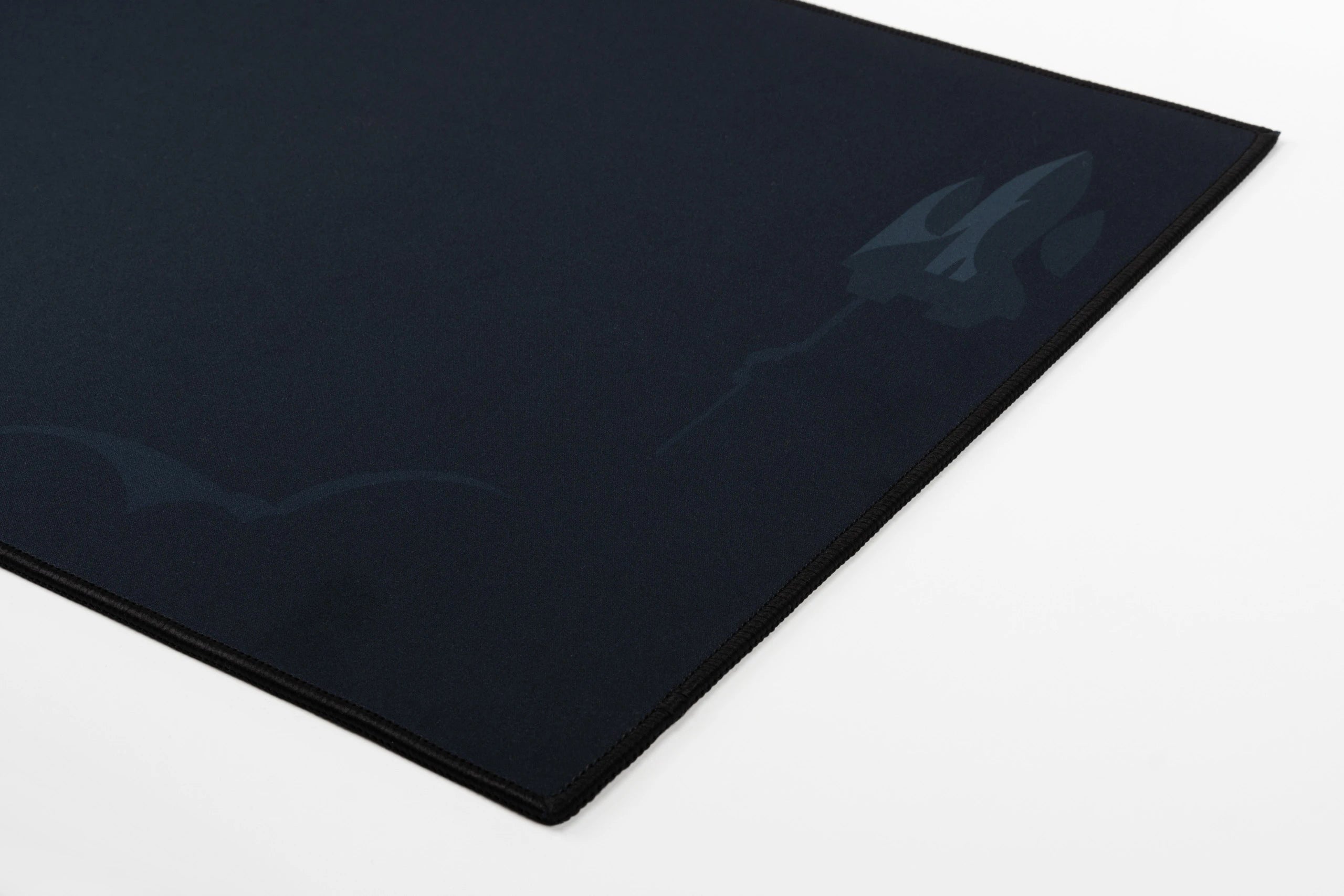 Deskmat Mousepad QwertyKey Spaceman Neregulat 4mm márgenes cosidos