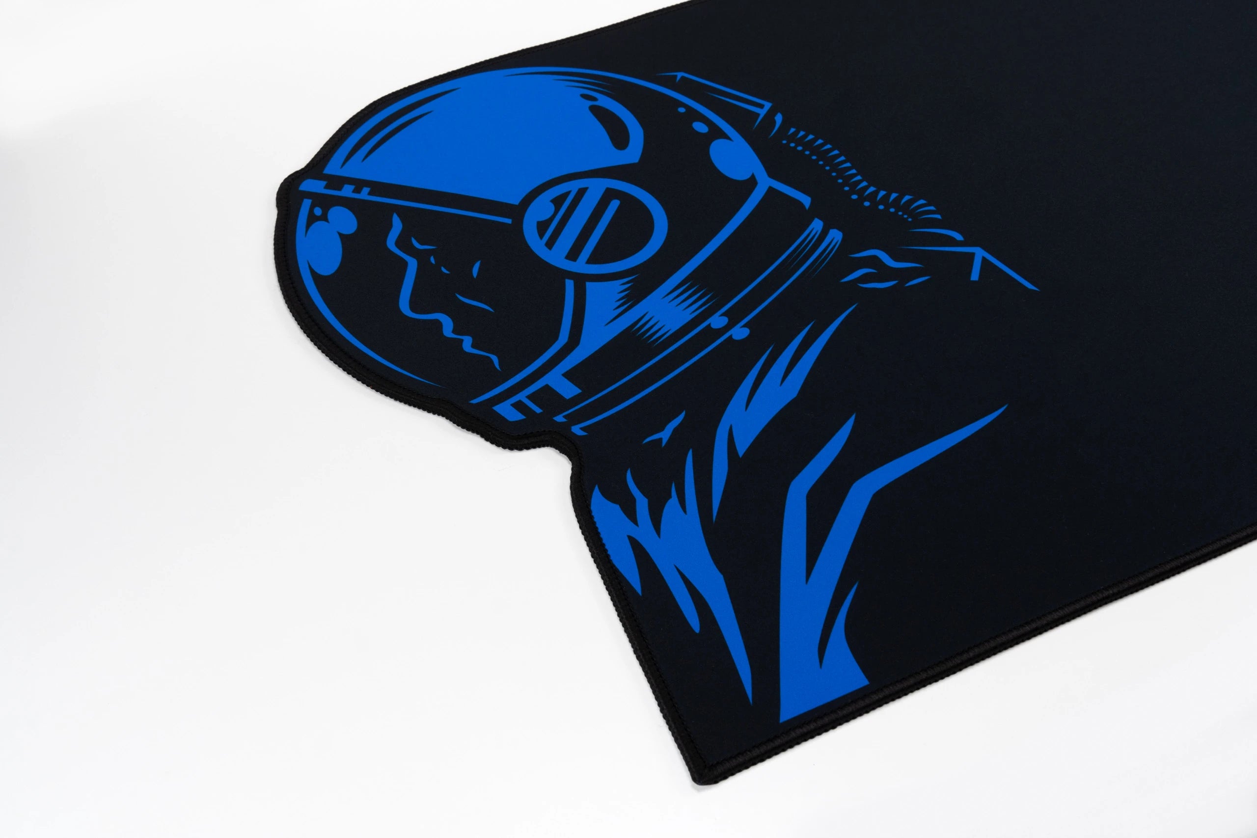 Deskmat Mousepad QwertyKey Spaceman Neregulat 4mm márgenes cosidos