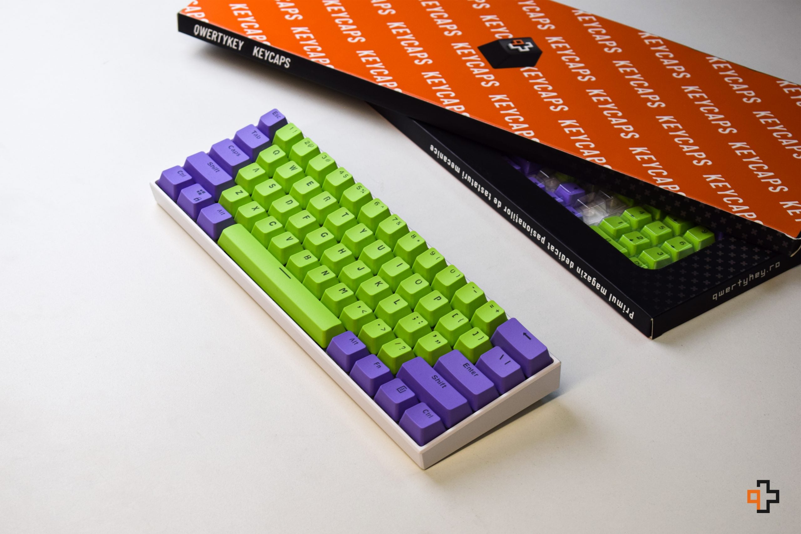 Set Taste QWERTY Joker Profil OEM Material PBT – double shot - QwertyKey