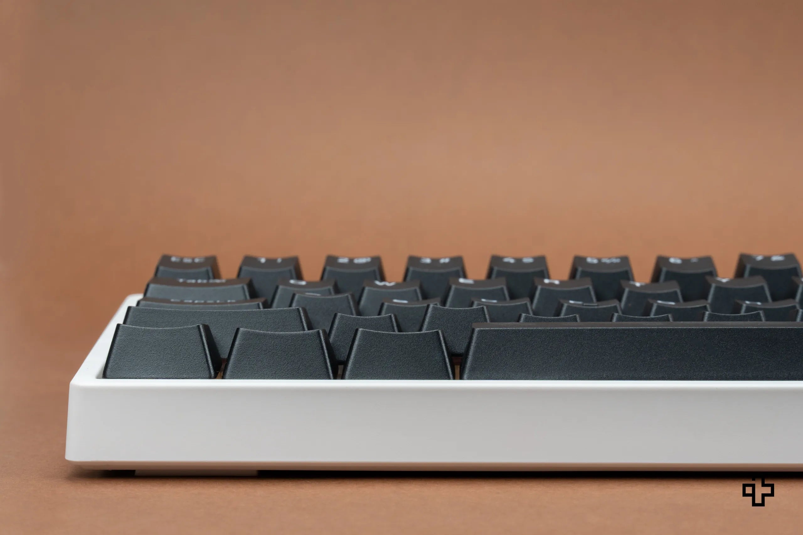 Set de touches QwertyKey WoB V2 Blanc sur Noir PBT Double Shot Profil OEM
