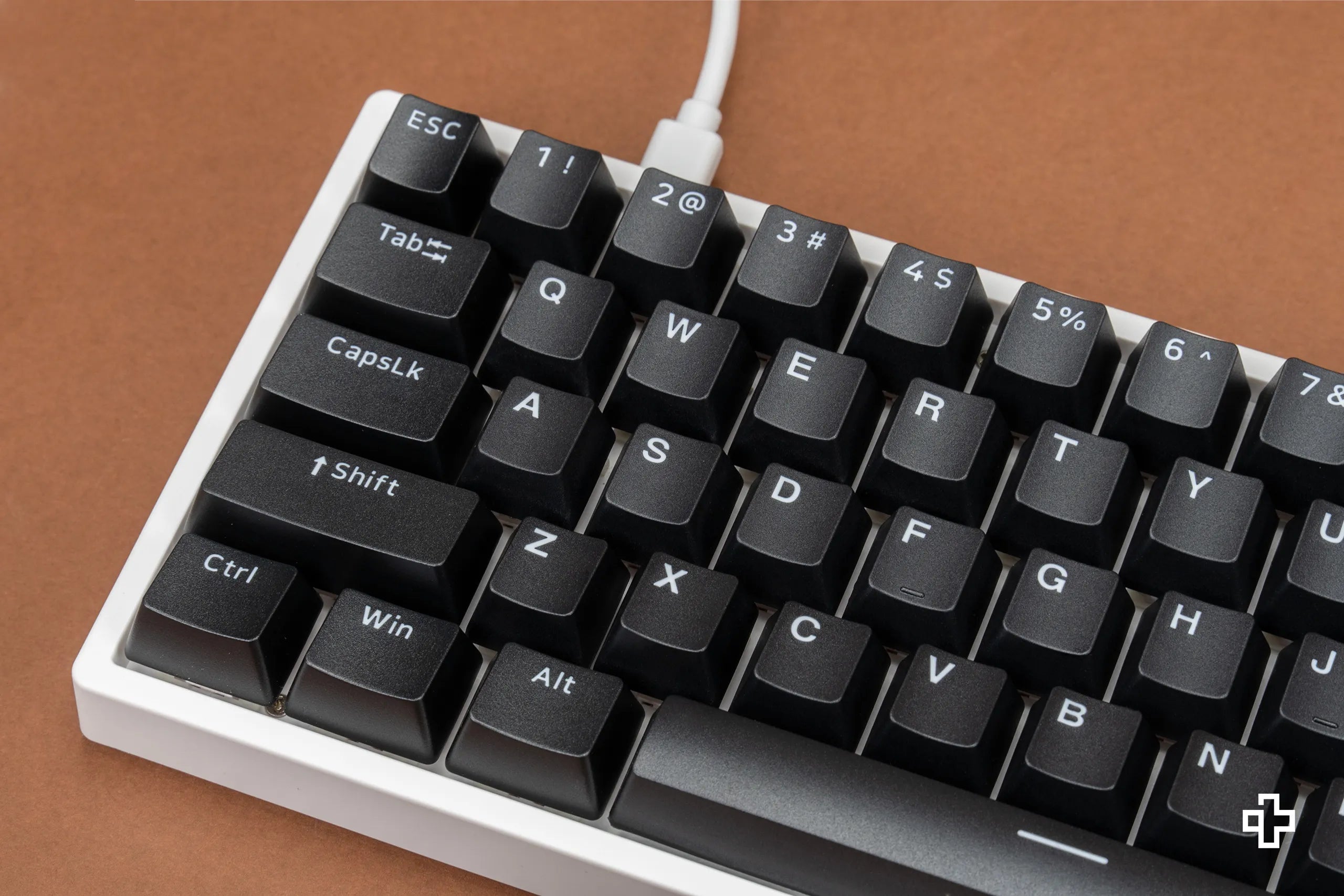Set de touches QwertyKey WoB V2 Blanc sur Noir PBT Double Shot Profil OEM