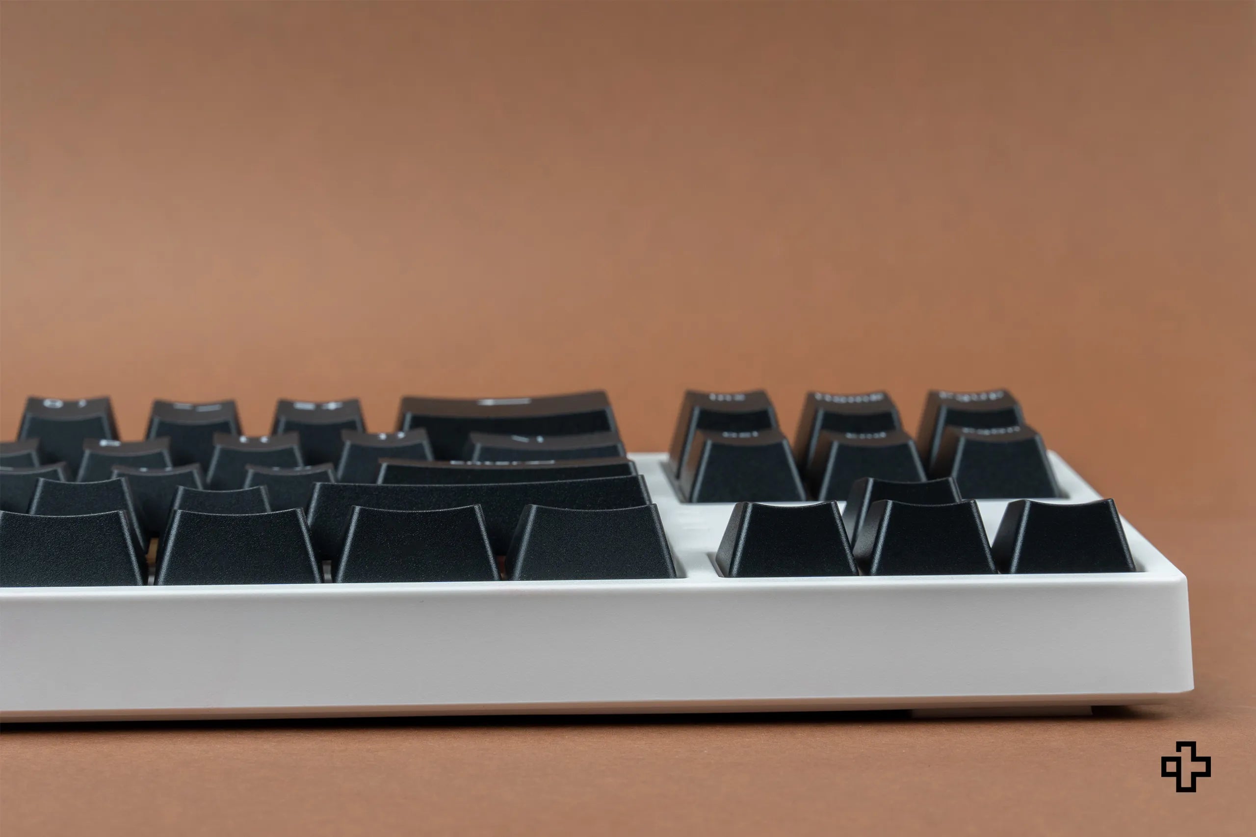 Set de touches QwertyKey WoB V2 Blanc sur Noir PBT Double Shot Profil OEM