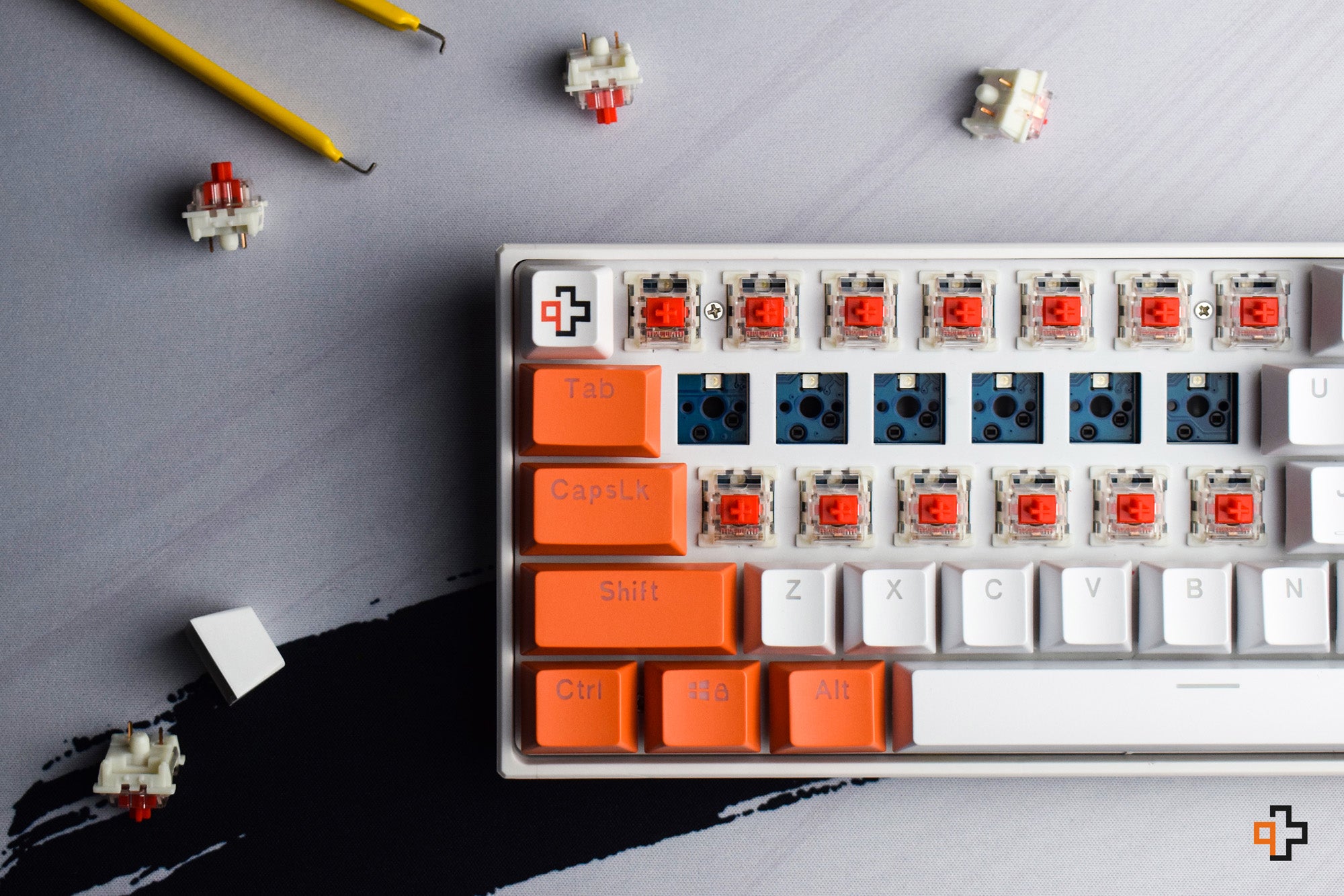 QwertyKey61 Hotswap RGB Tastatura Mecanica Gaming - QwertyKey