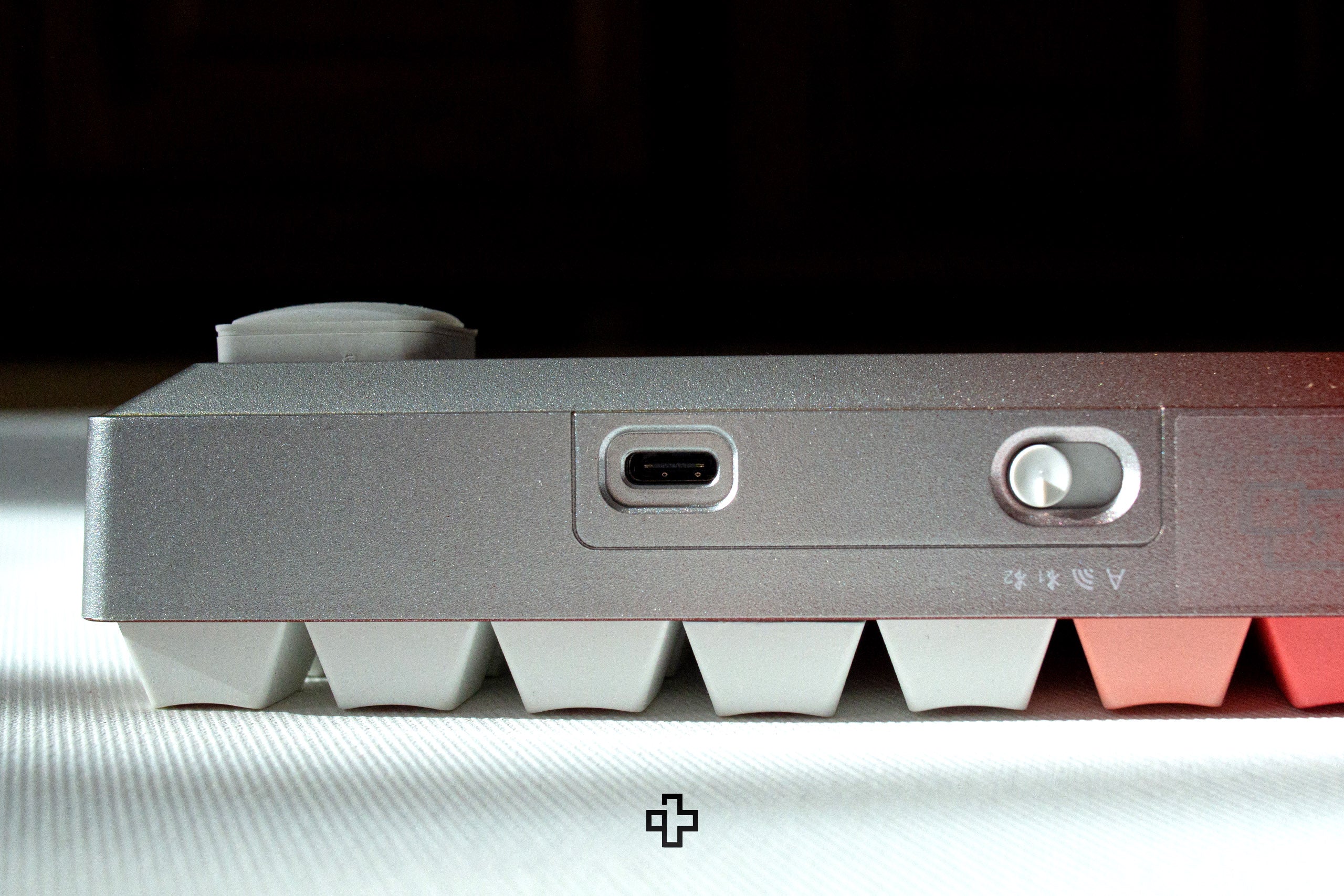 Dareu A84 Flame Red Hotswap RGB Tastatura Mecanica - QwertyKey