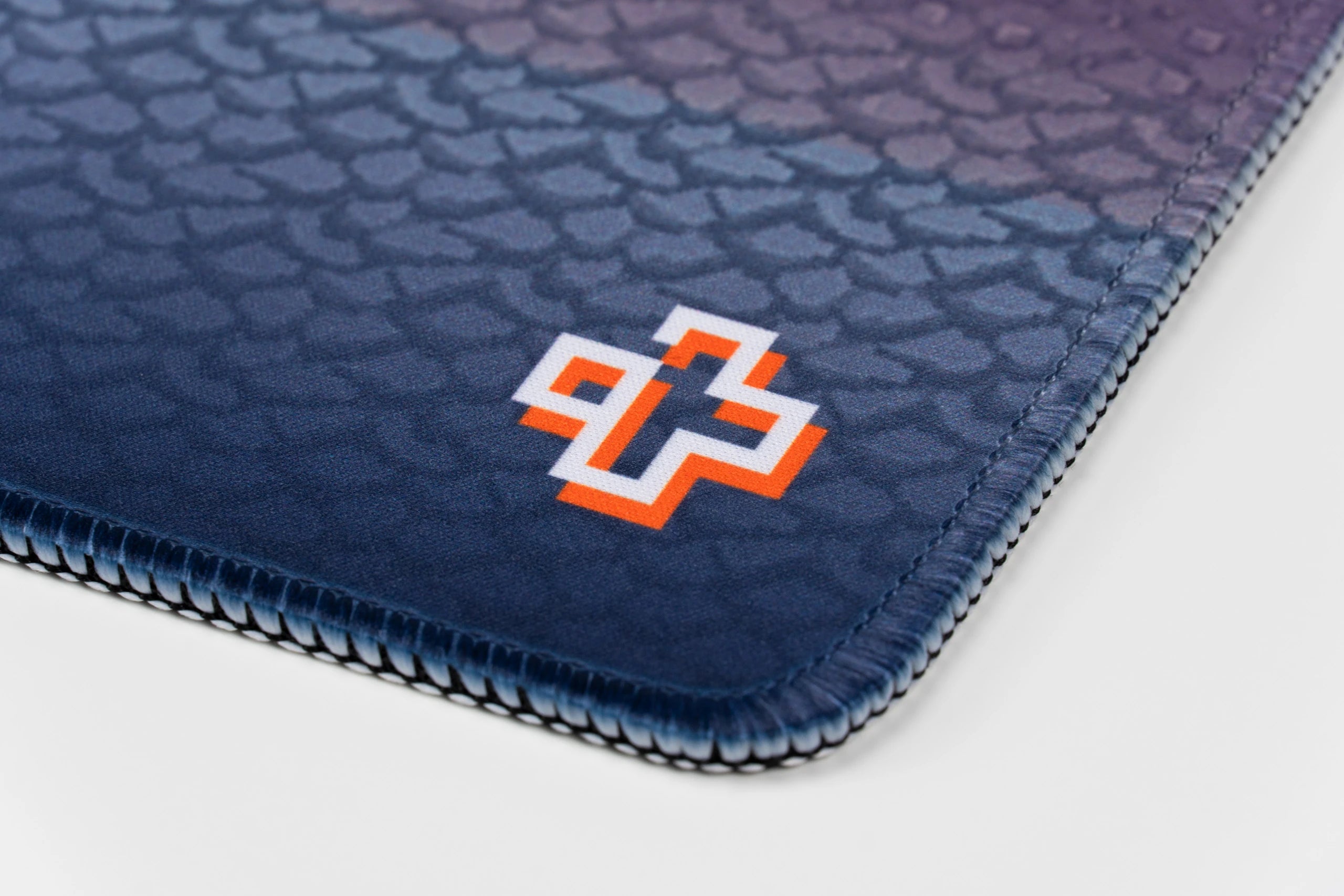 Deskmat Mousepad QwertyKey Arcade 4mm márgenes cosidos